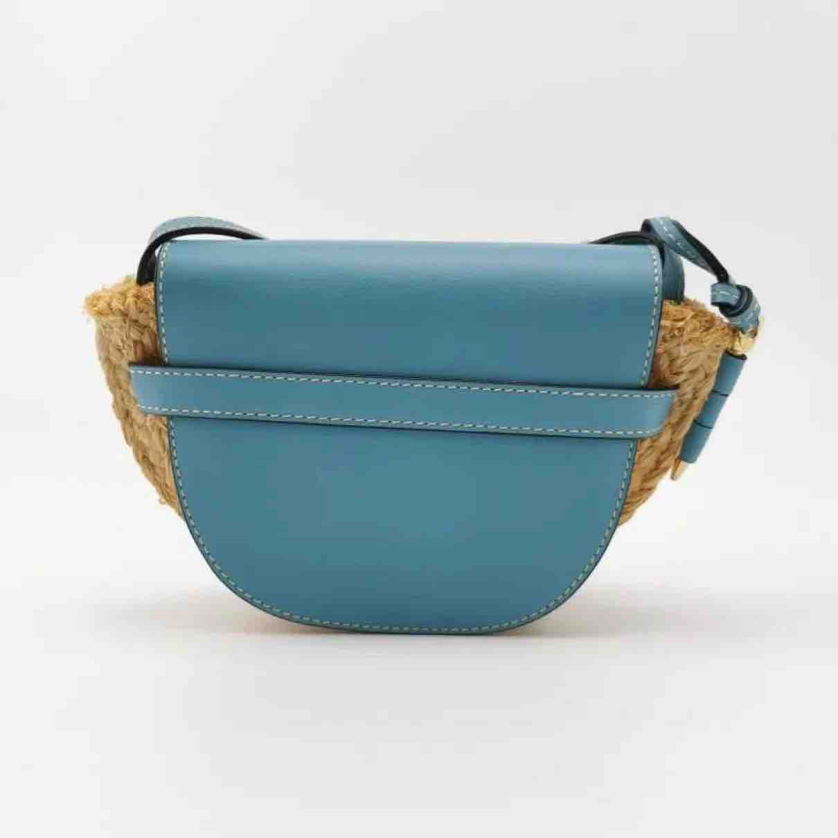 Bolso bandolera Loewe Gate mini en cuero azul y raffia beige — foto 2 de 6