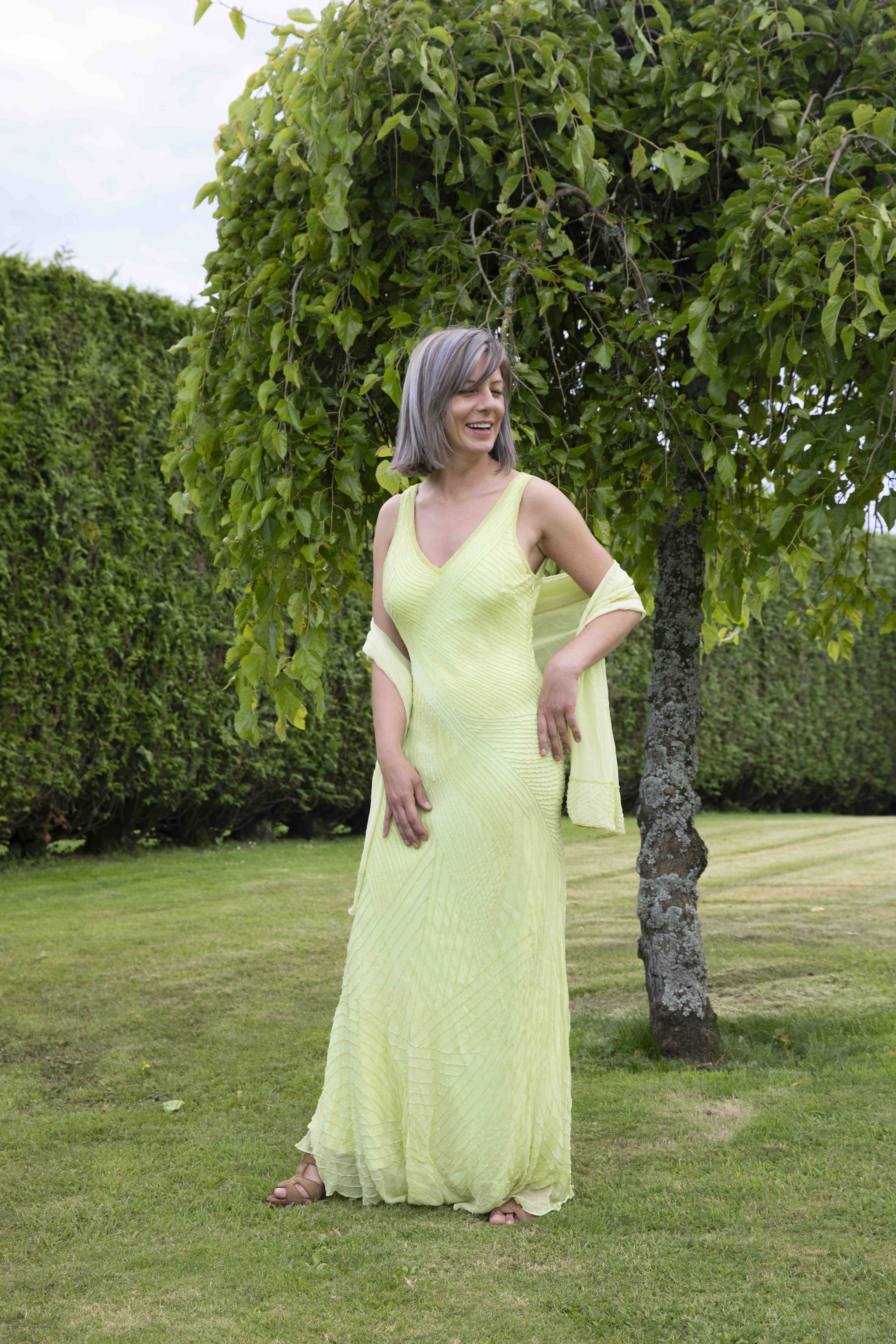 Vestido corte sirena con abalorios — foto 1 de 2
