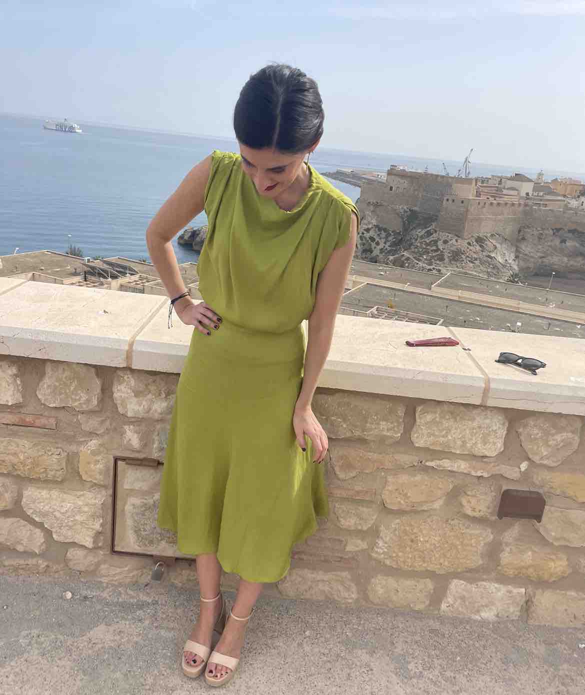 Vestido verde oliva barey Barey Collection — foto 2 de 3
