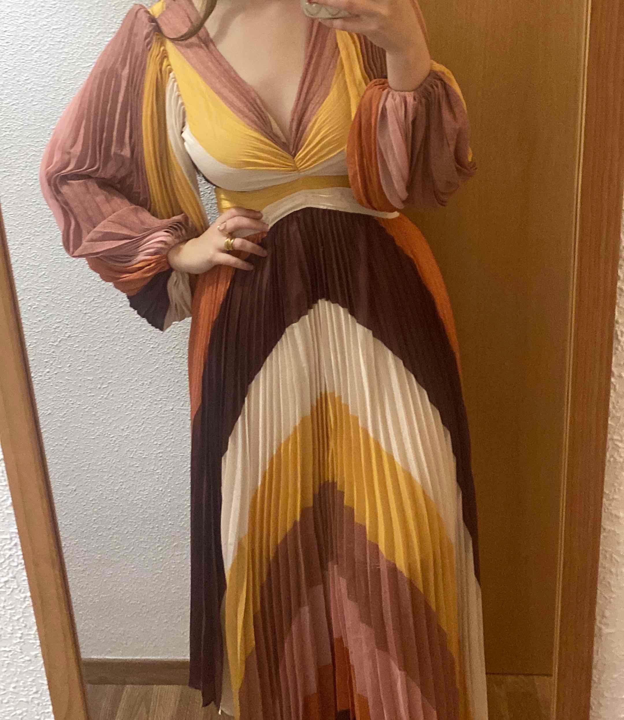 Vestido invitada plisado byhandel By handel — foto 1 de 2