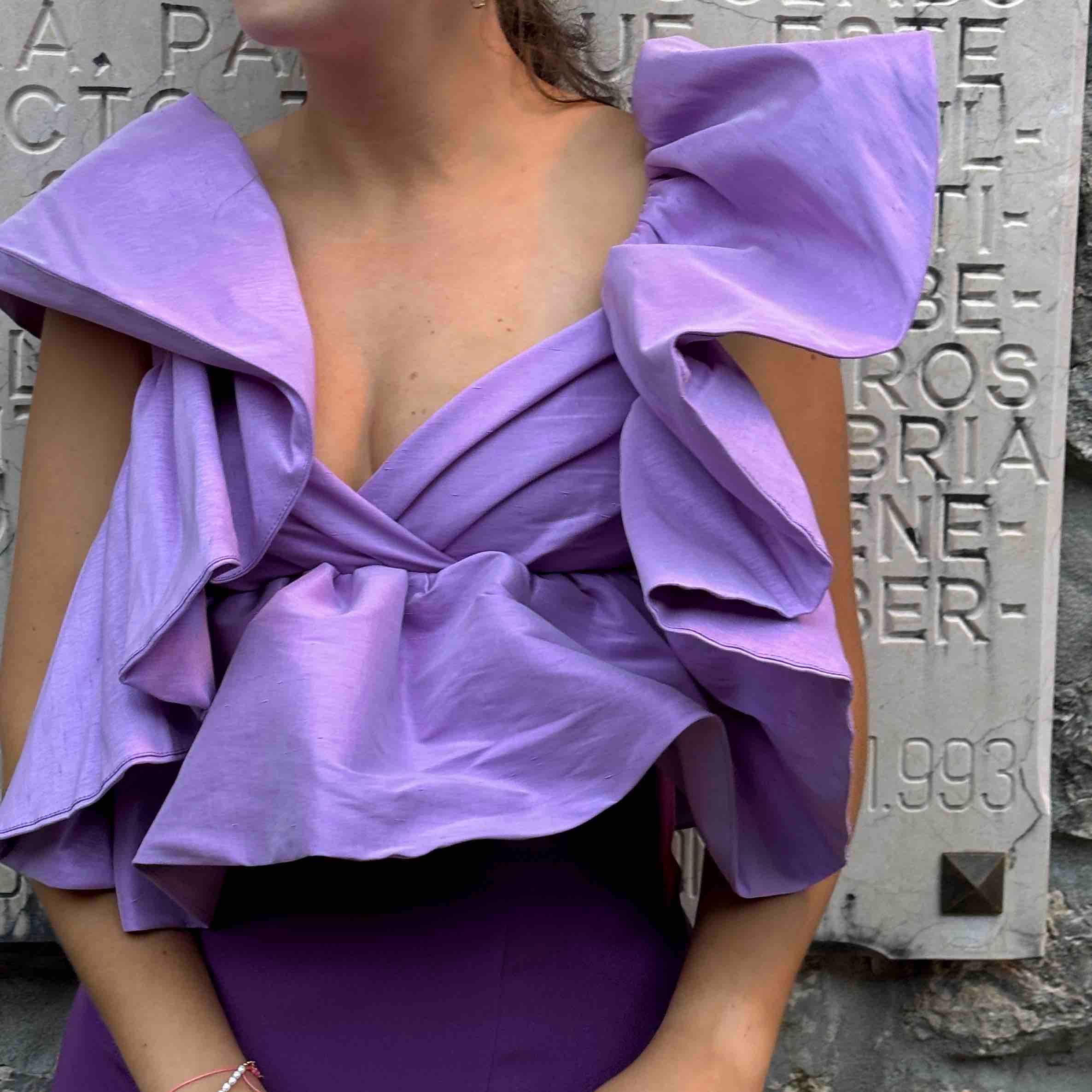 Vestido invitada morado y lila Dew & Corch — foto 4 de 5