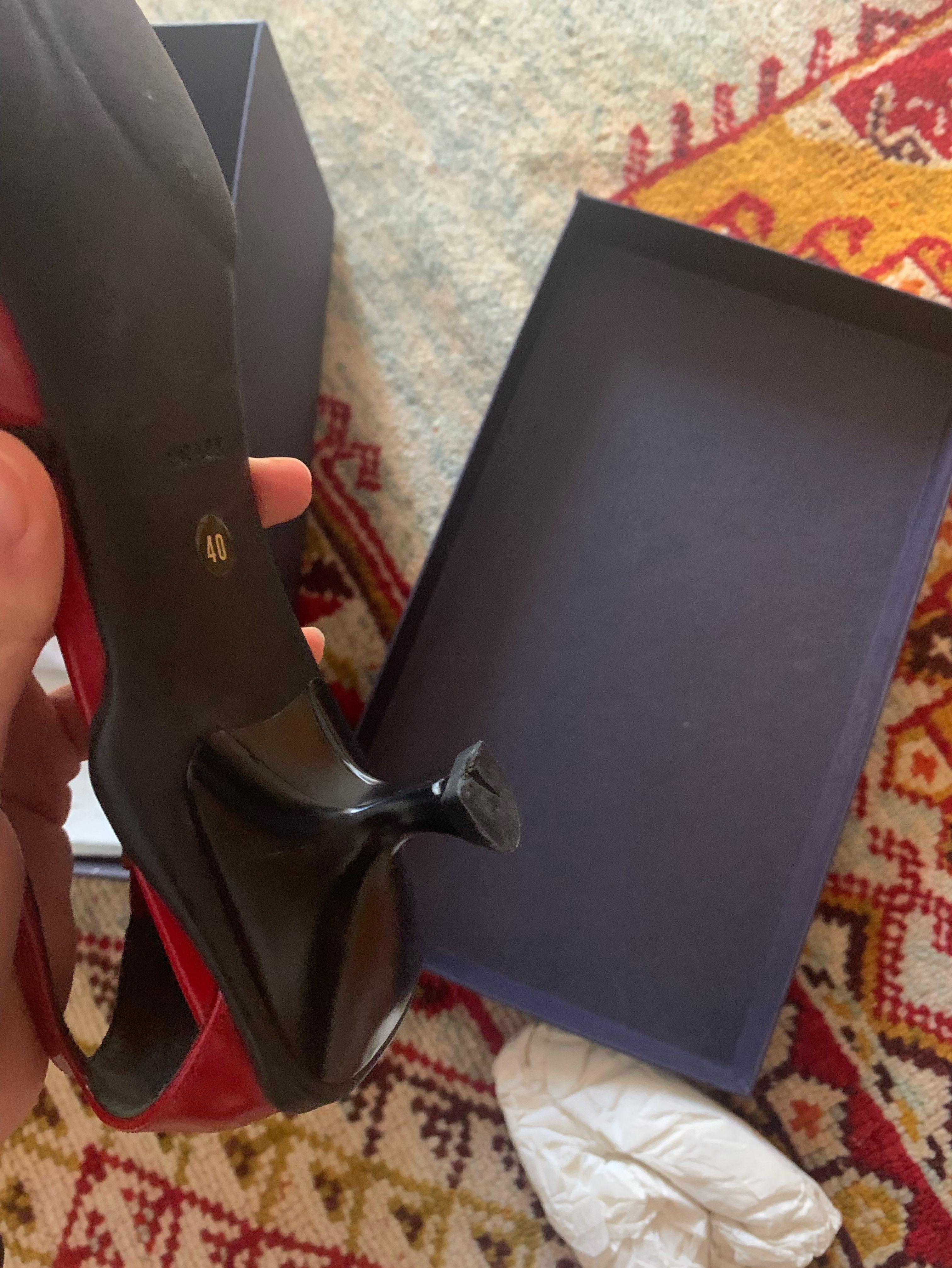 tacones vintage Prada — foto 5 de 6