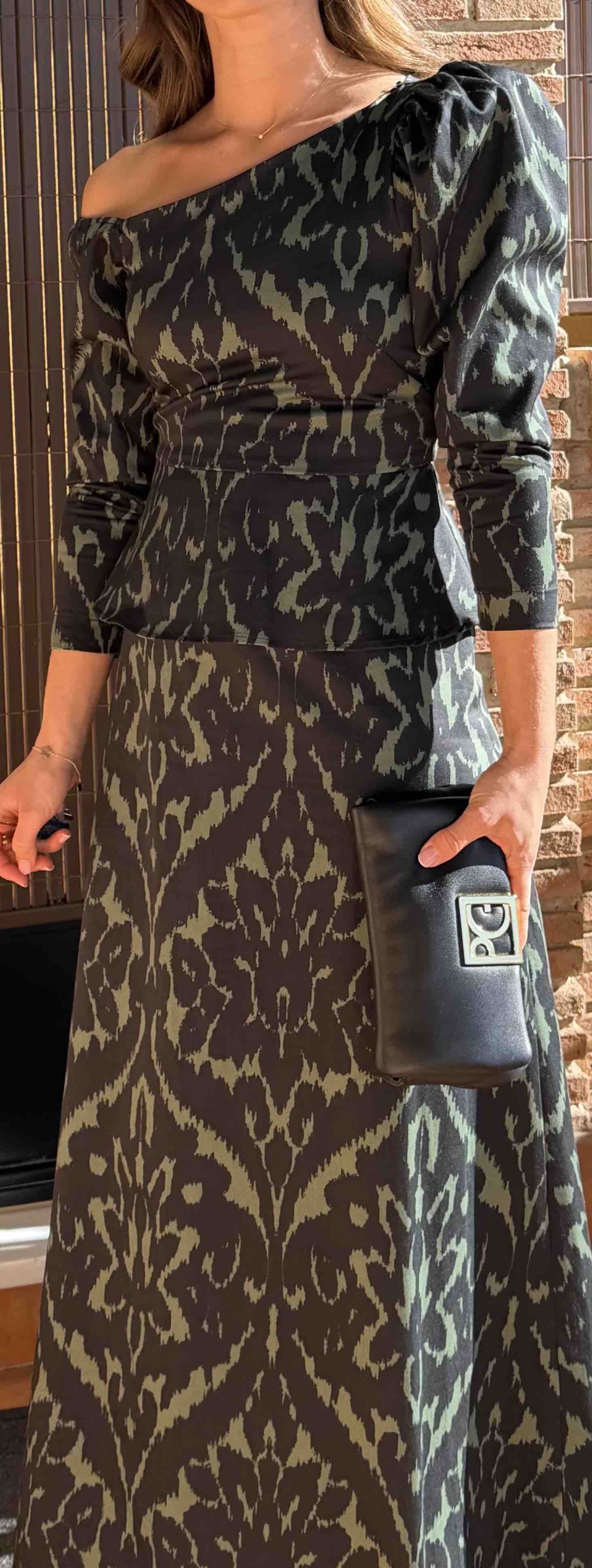 Vestido Mattüi negro y verde, talla S, en alquiler