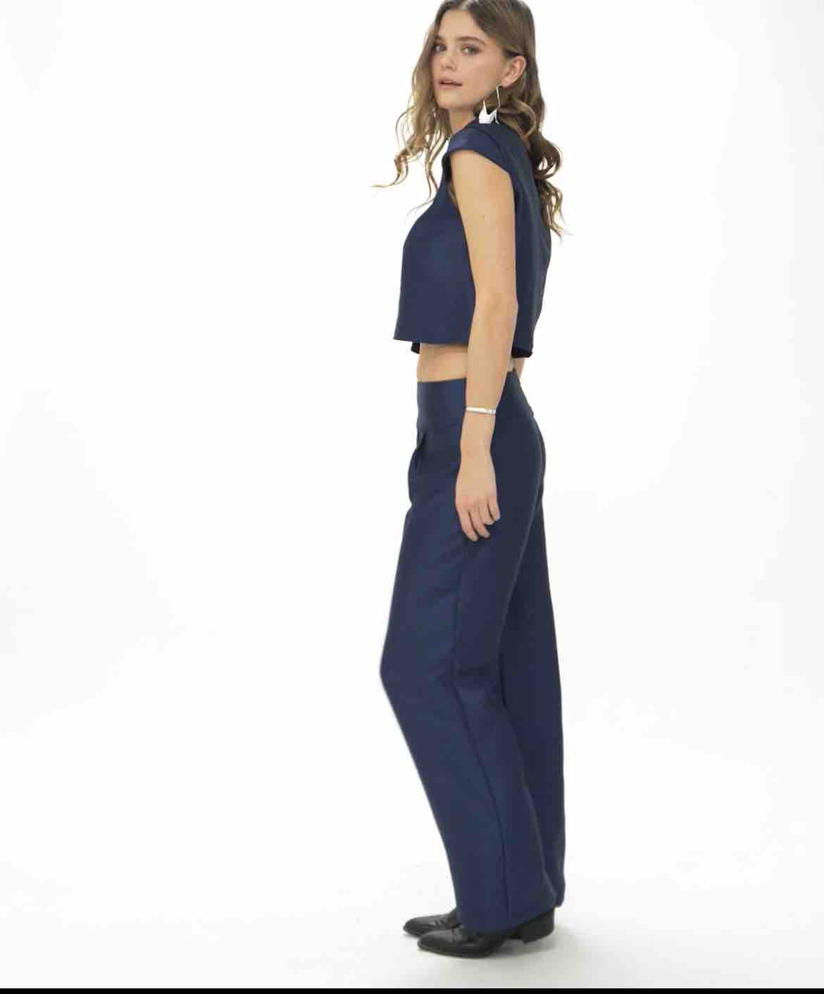 conjunto ideal para invitada de todo tipo The Are — foto 3 de 4