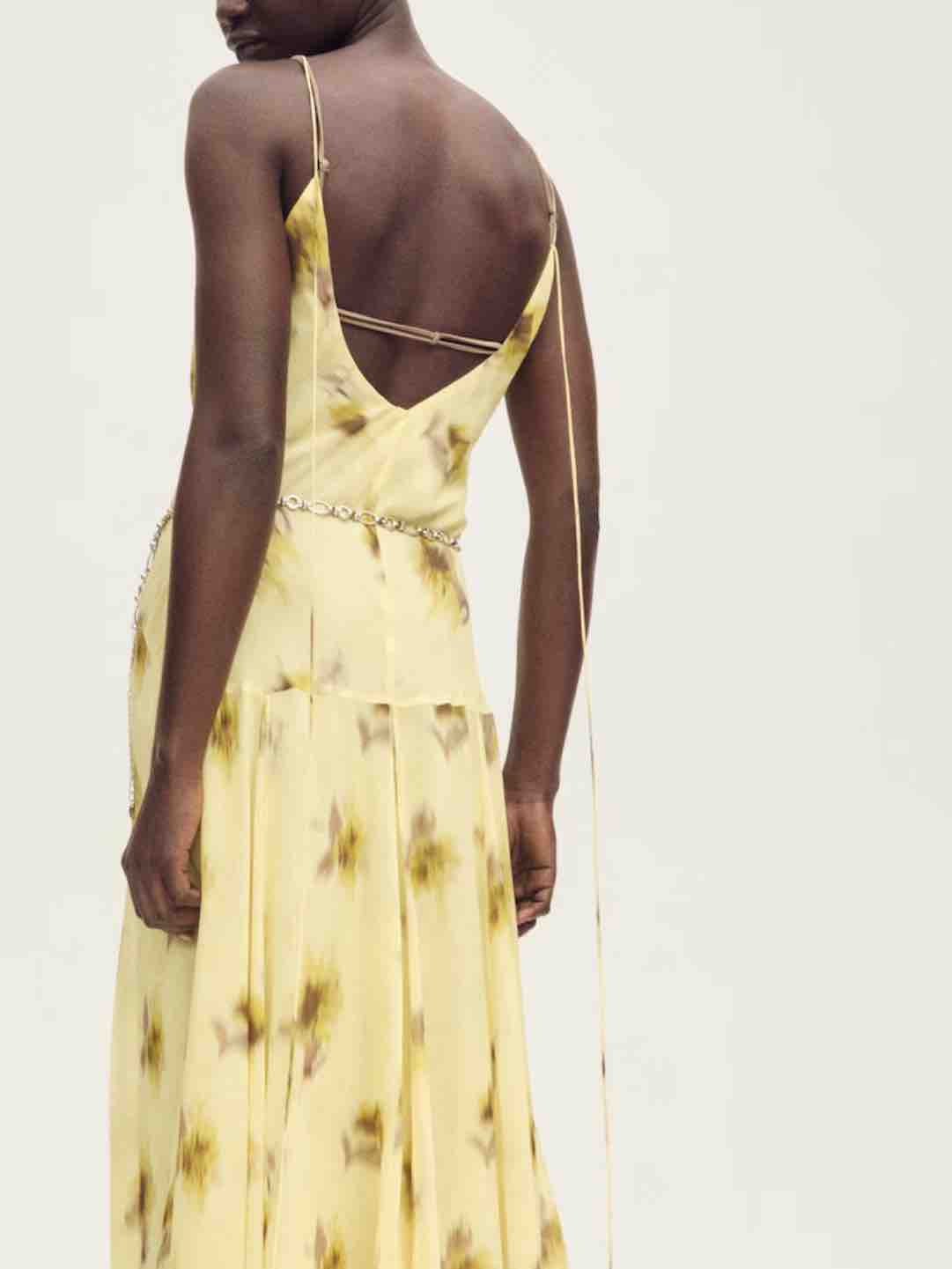 Vestido amarillo pastel largo estampado floral MANGO Capsule — foto 5 de 6