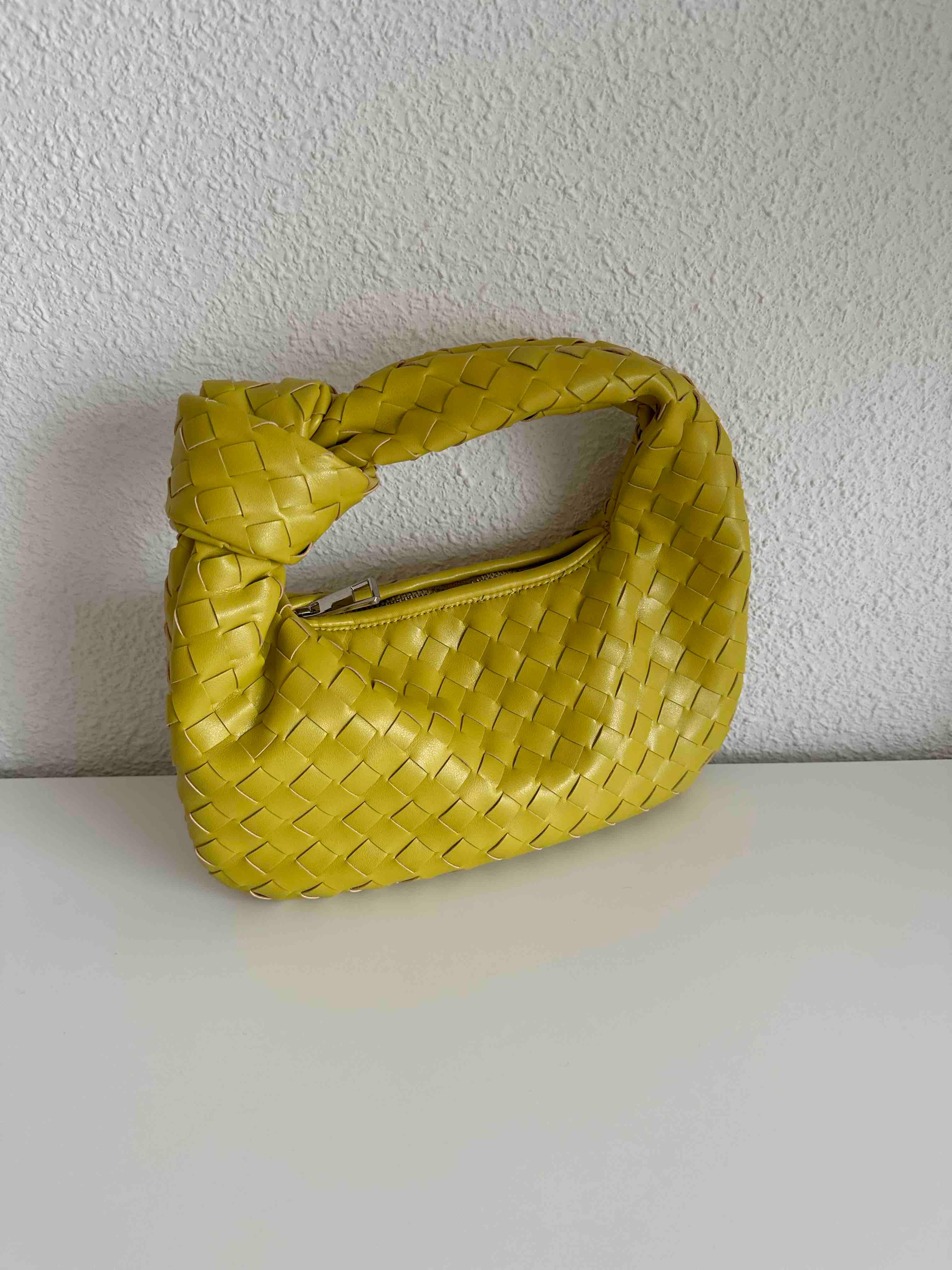 Chic Knot Clutch — foto 1 de 4
