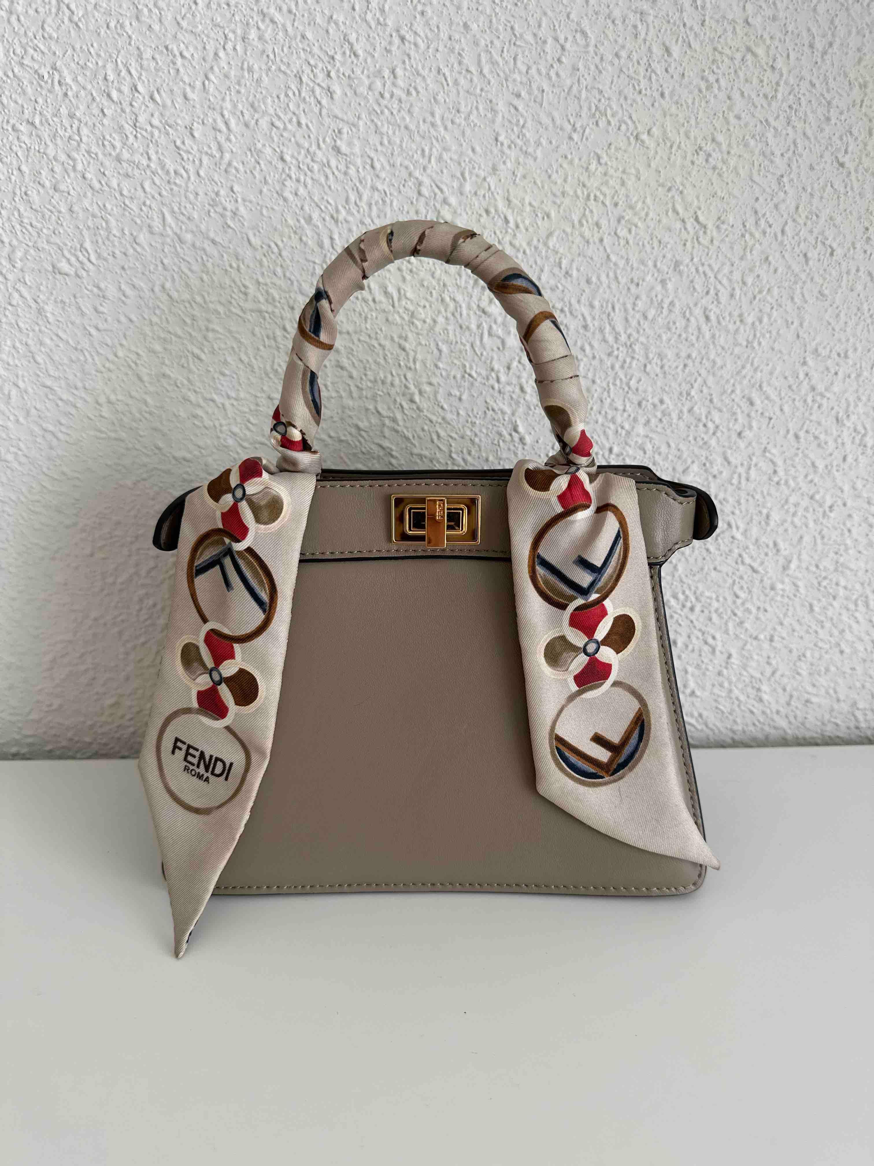 Fendi Peekaboo Mini — foto 1 de 5
