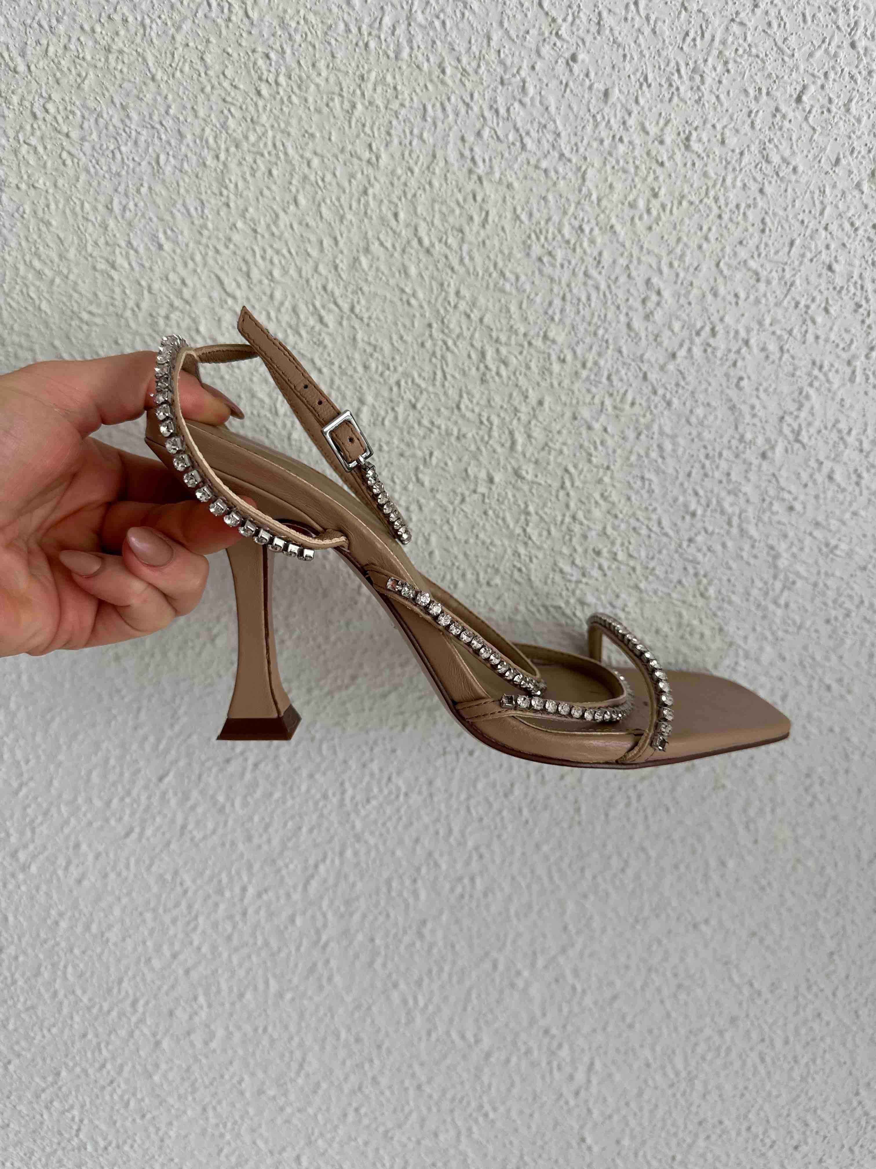 Beautiful studded heels Uterque — foto 4 de 4
