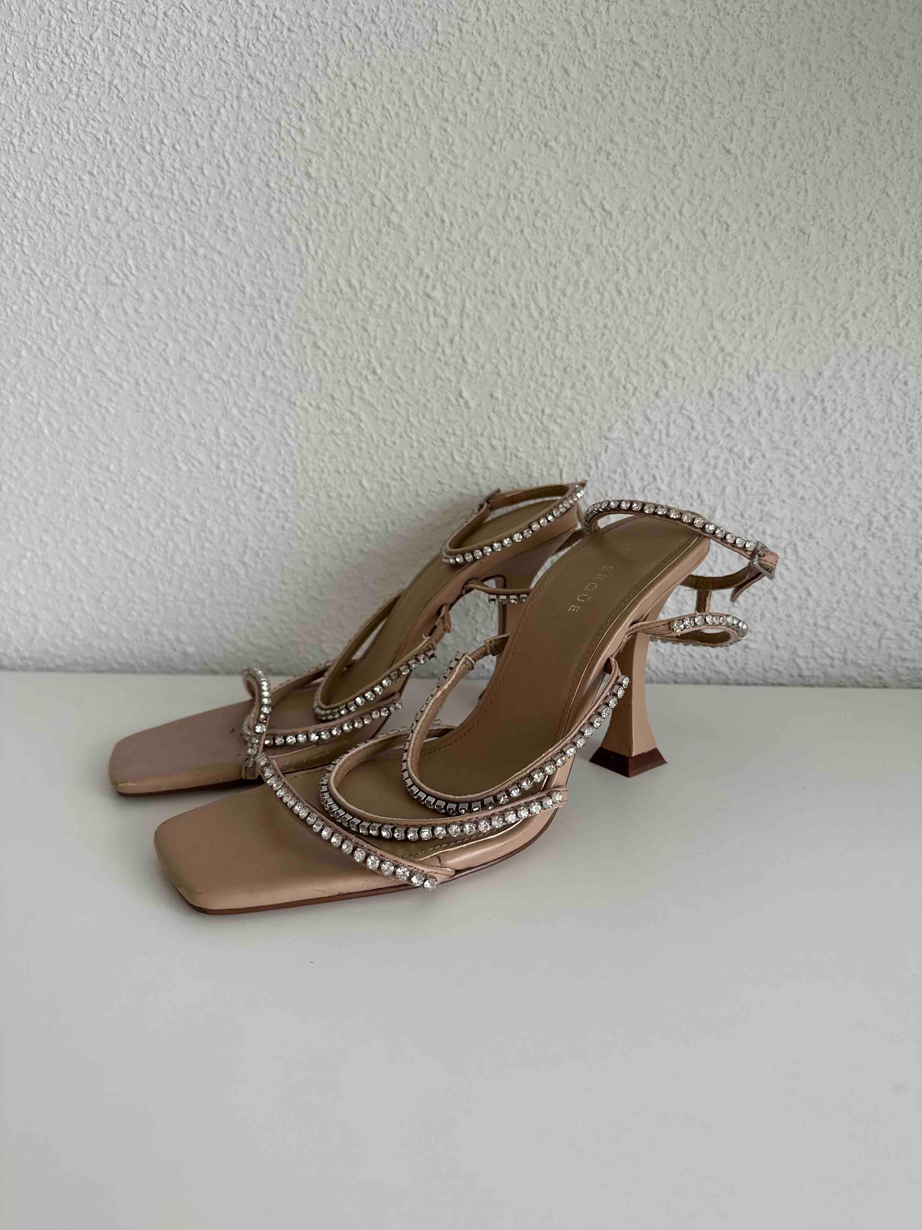 Beautiful studded heels Uterque — foto 1 de 4
