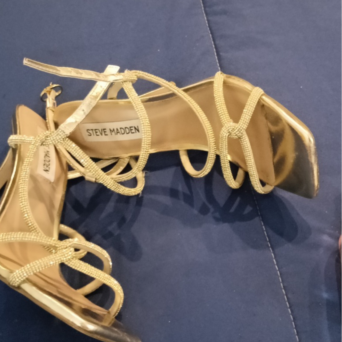 Sandalias tacón doradas Steve Madden — foto 1 de 3