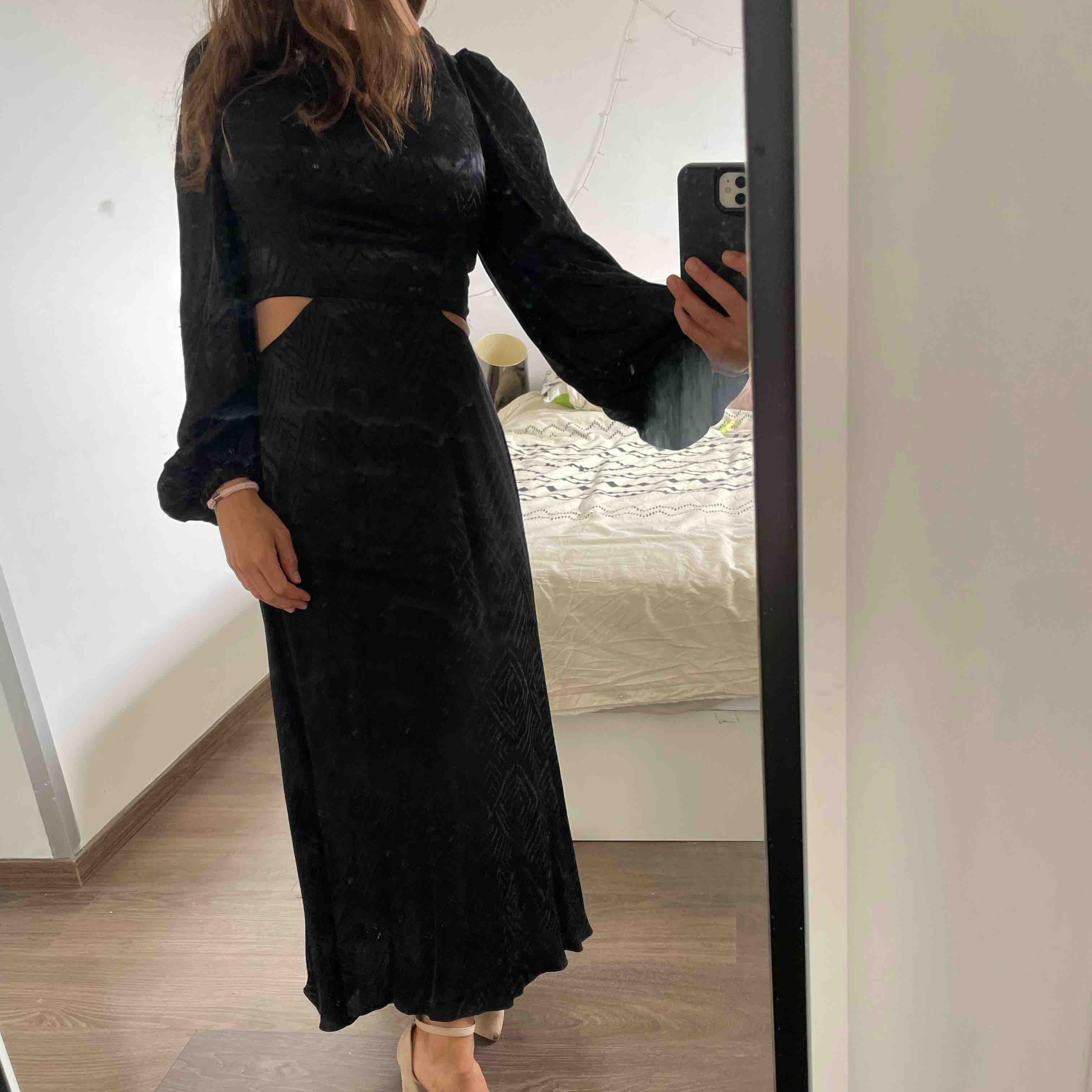 Vestido negro etnico manga larga. Anthropologie — foto 1 de 4