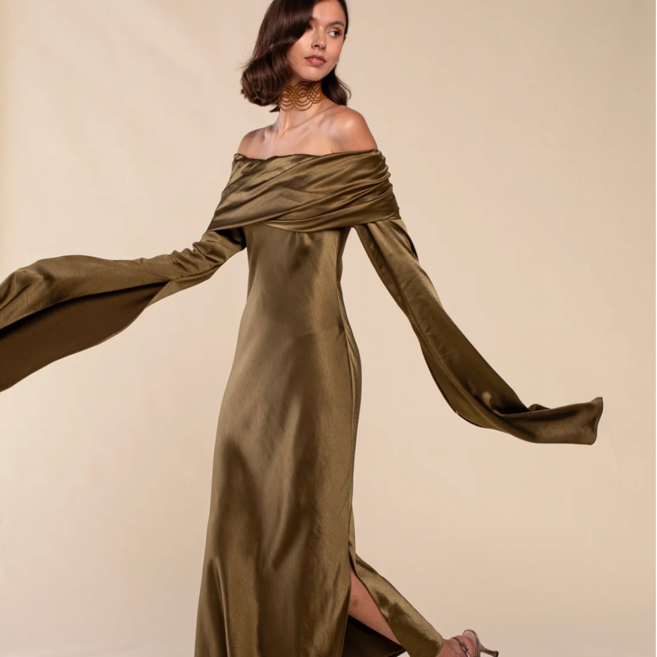Vestido Silvana Verde Oliva - Elena Moore — foto 1 de 3