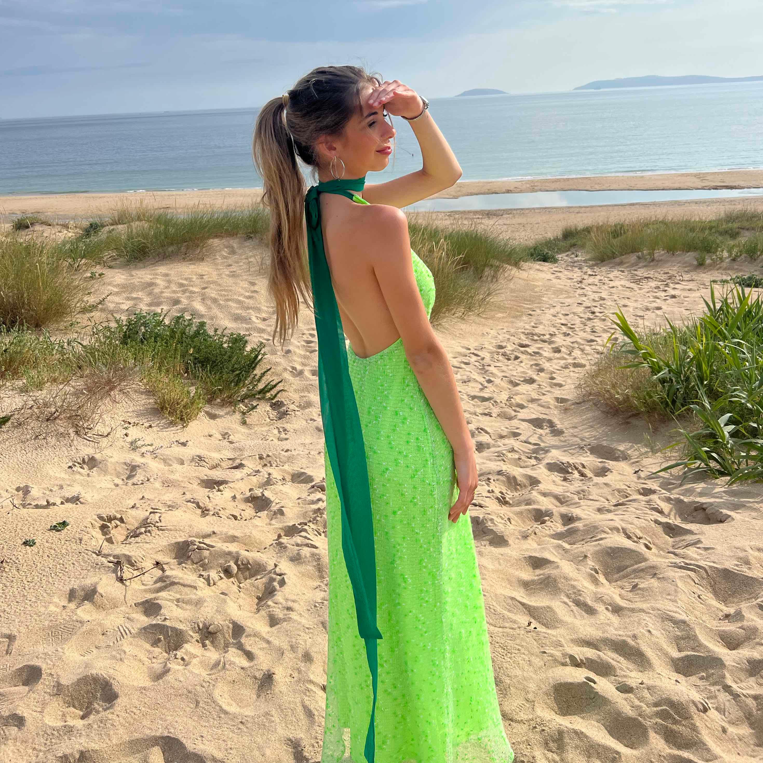 vestido verde lima Claw The Label — foto 3 de 6