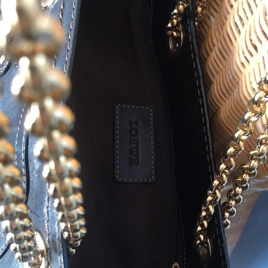 bolso piel Loewe con cadenas doradas — foto 3 de 3