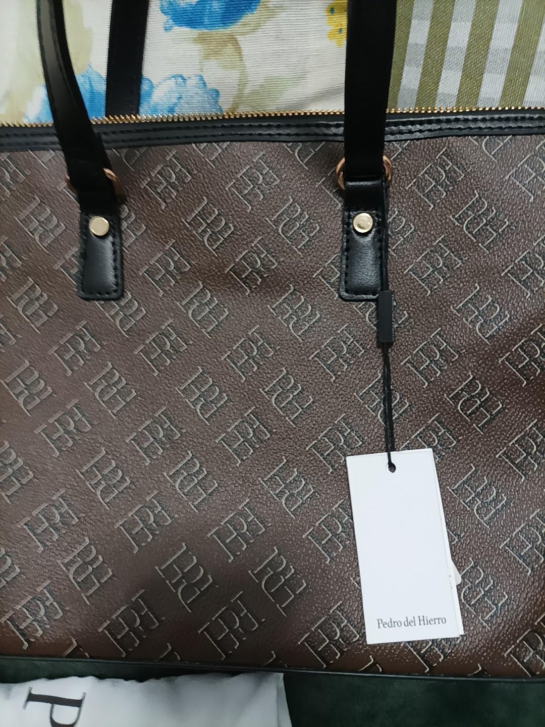Bolso cómodo y pequeño ideal para no ir tan cargada. Pedro del Hierro — foto 2 de 5