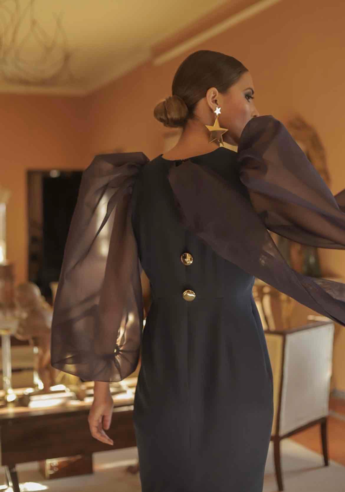 Vestido de satén Cayetanabycondes — foto 2 de 6