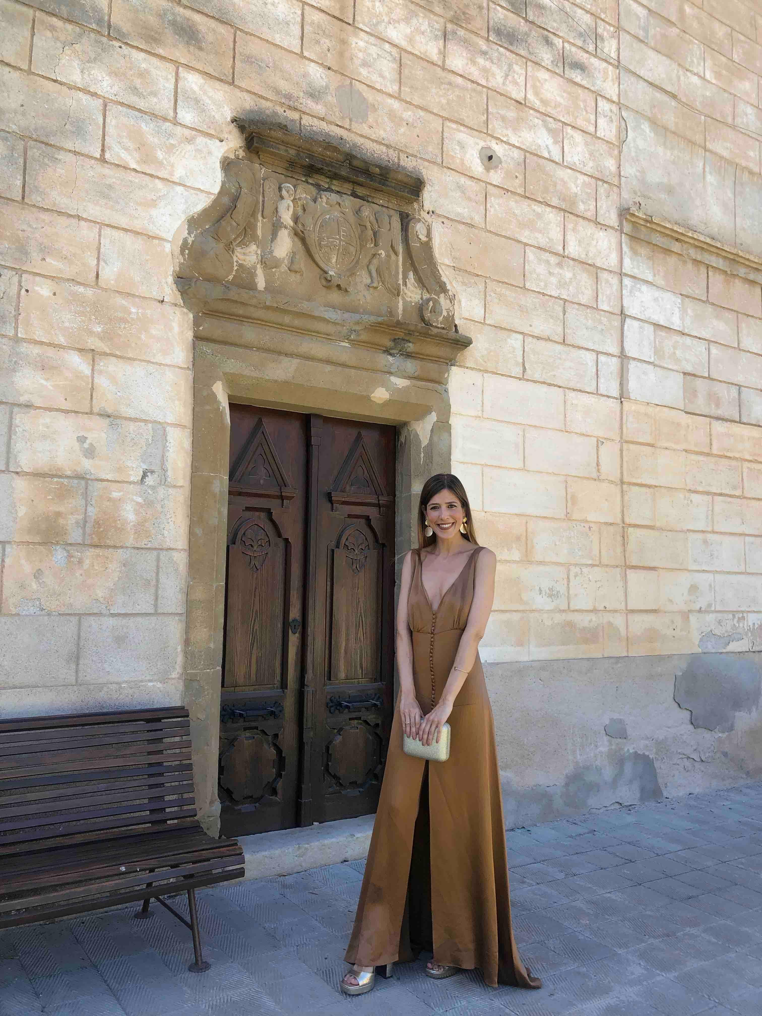Vestido largo escote v Uterqüe — foto 1 de 2