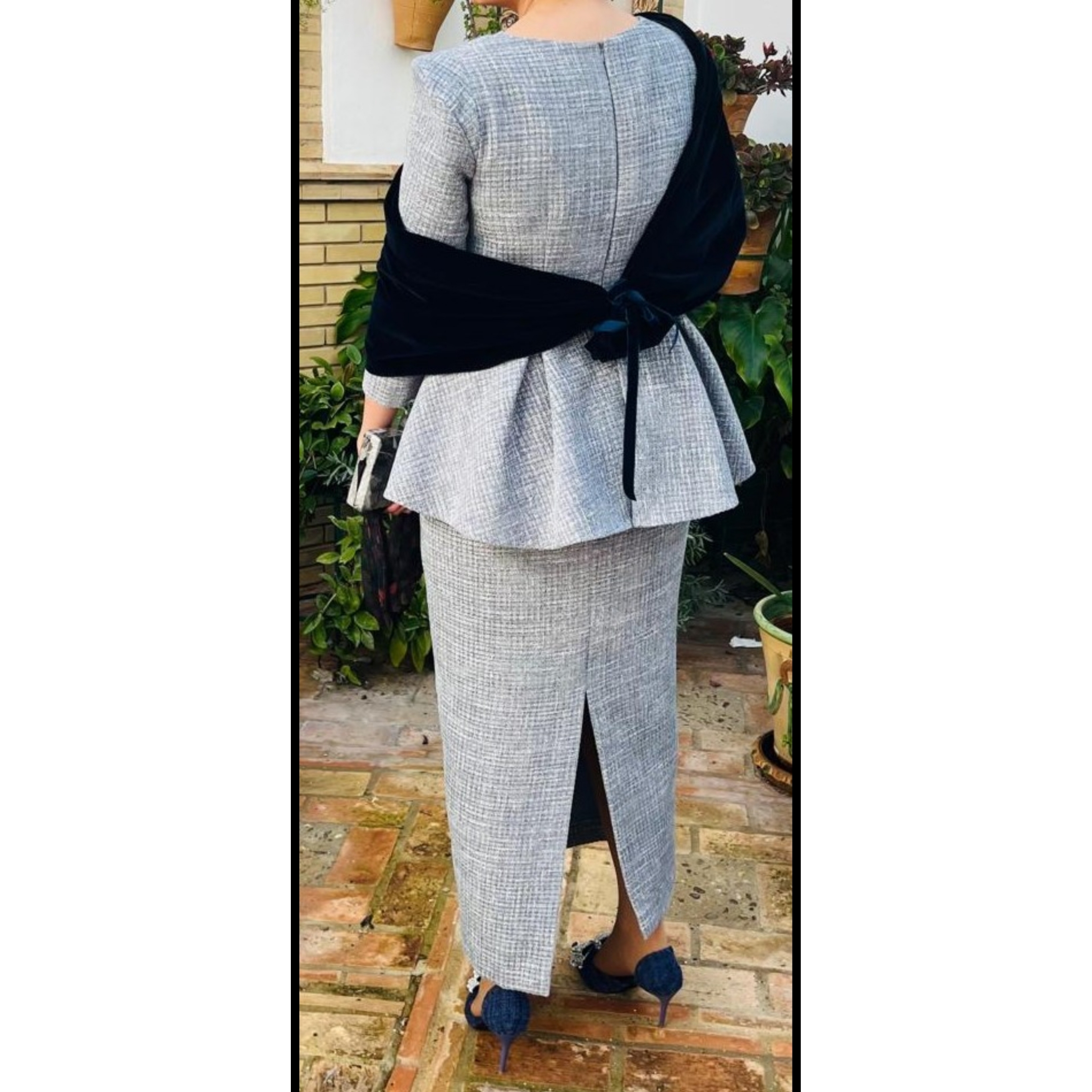 vestido invitada a boda tweet y terciopelo — foto 2 de 4