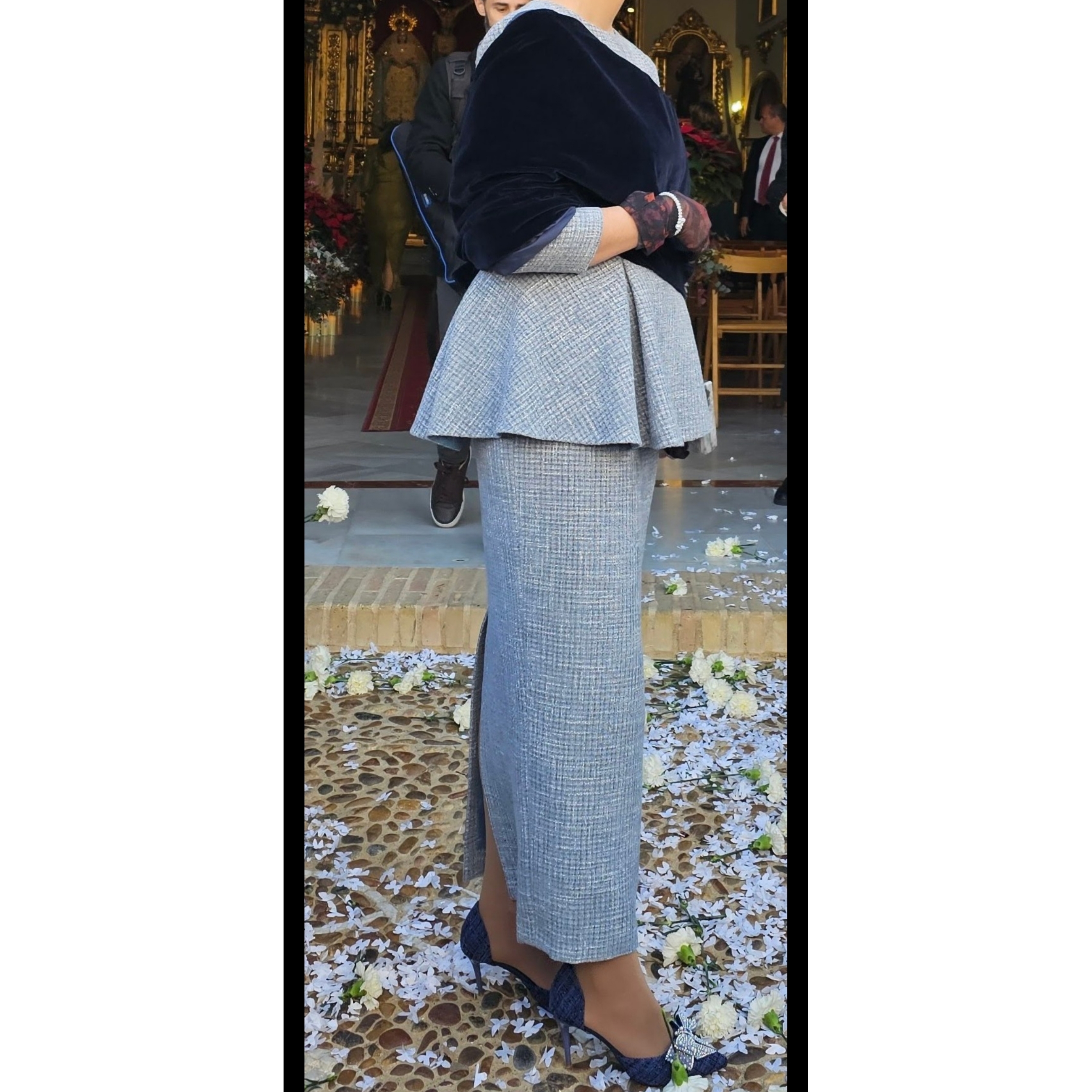 vestido invitada a boda tweet y terciopelo — foto 3 de 4