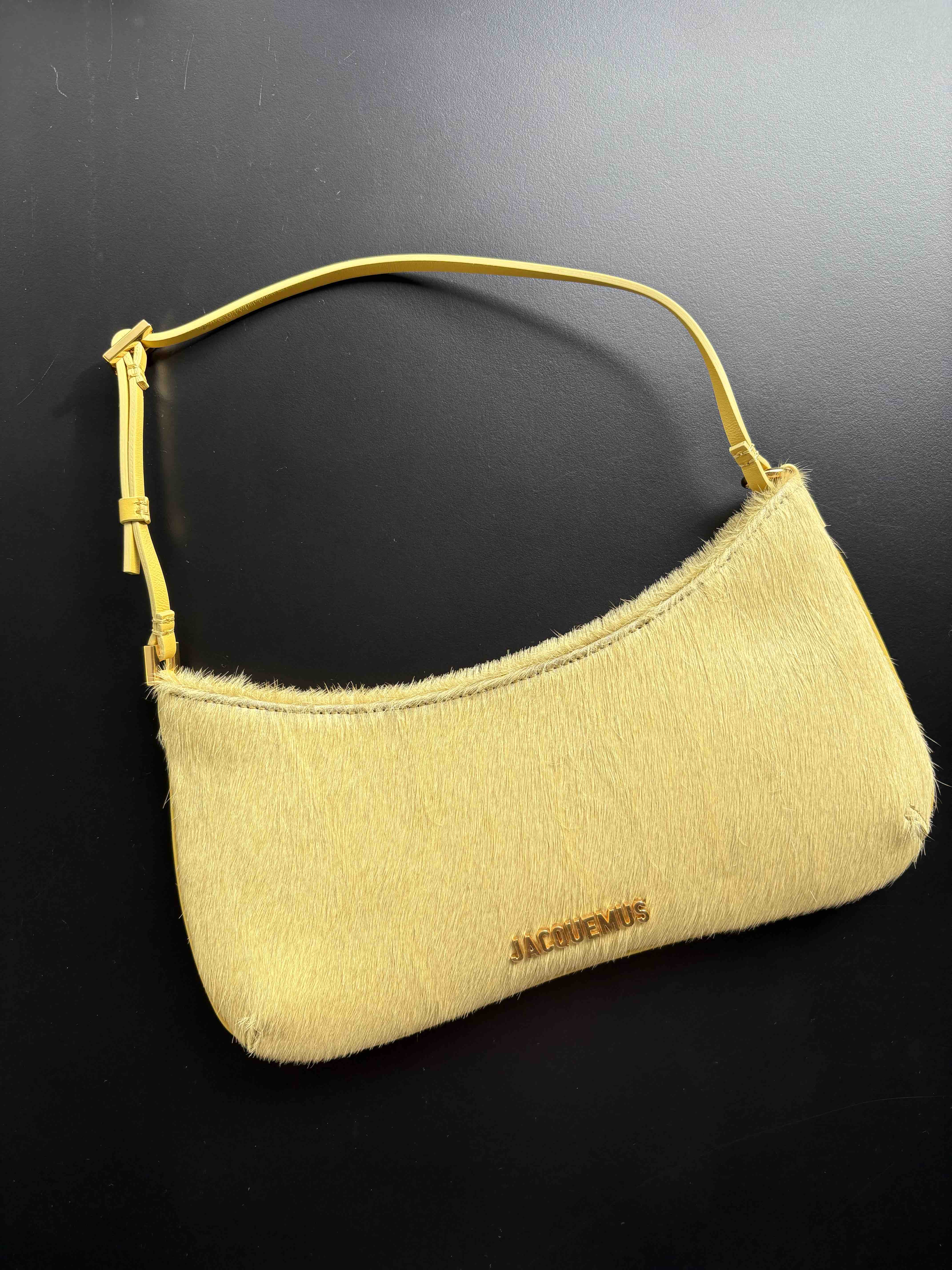 Bolso jacquemus pelito amarillo — foto 1 de 4