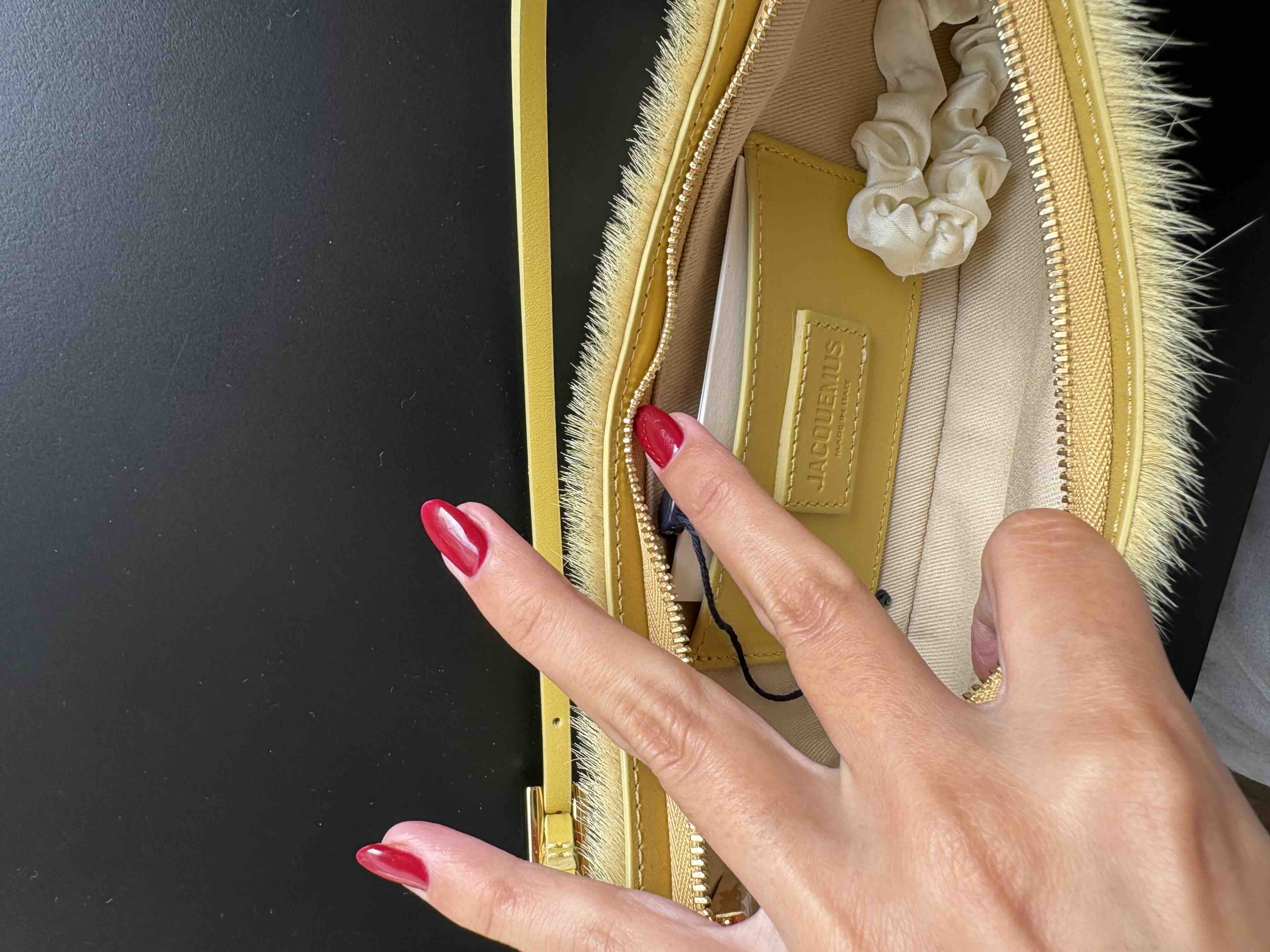 Bolso jacquemus pelito amarillo — foto 4 de 4
