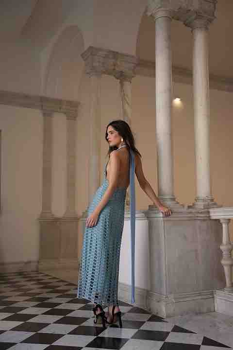 Vestido invitada azul Claw The Label — foto 4 de 6