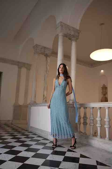 Vestido invitada azul Claw The Label — foto 6 de 6