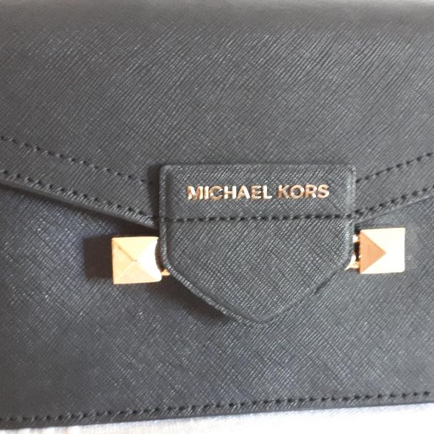 Bolso Michael Kors negro pequeño con cadena dorada. MICHAEL Michael Kors — foto 2 de 2