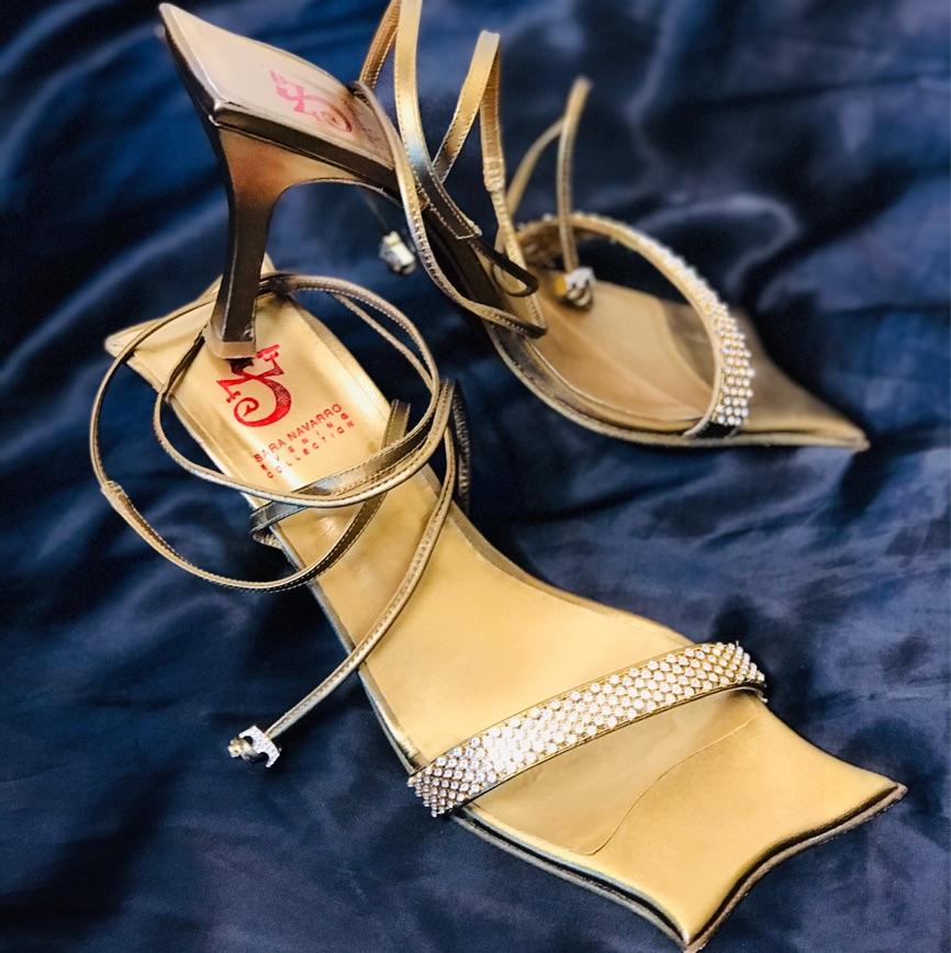 Sandalias doradas Sara Navarro — foto 1 de 4