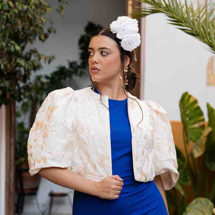 Traje de flamenca en politécnicno azul klein Alba Carmona — foto 3 de 5