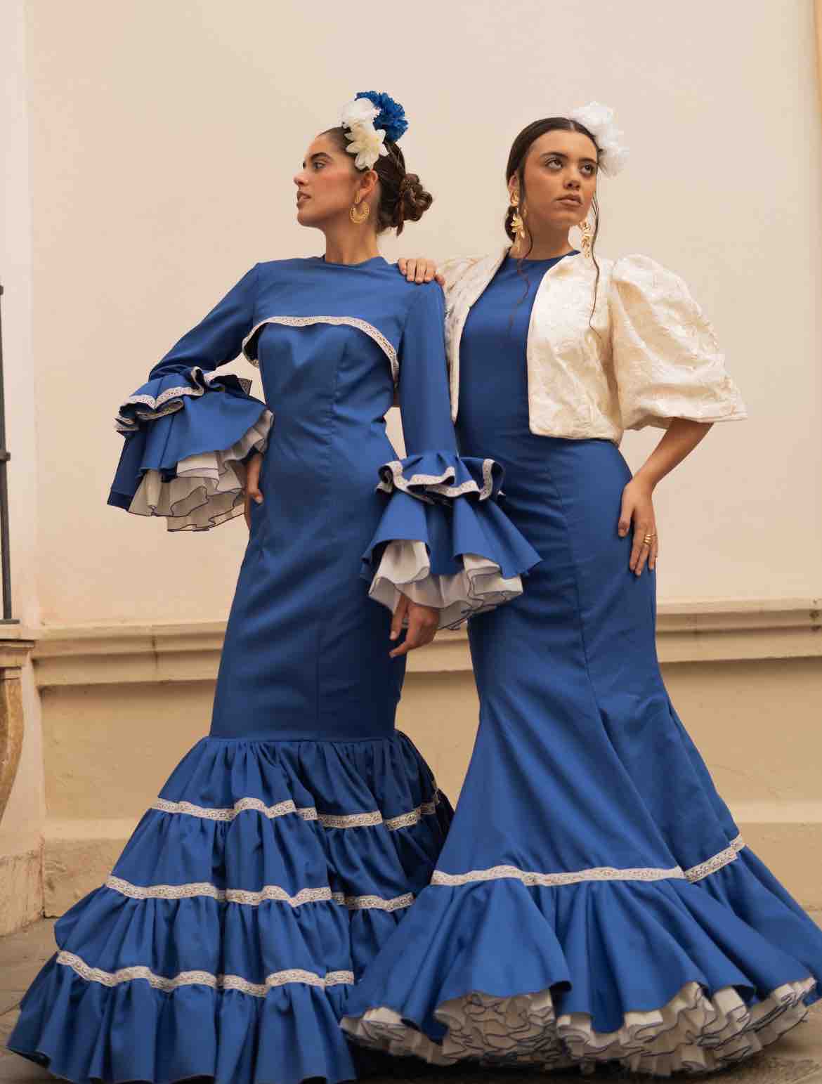 Traje de flamenca en politécnicno azul klein Alba Carmona — foto 5 de 5