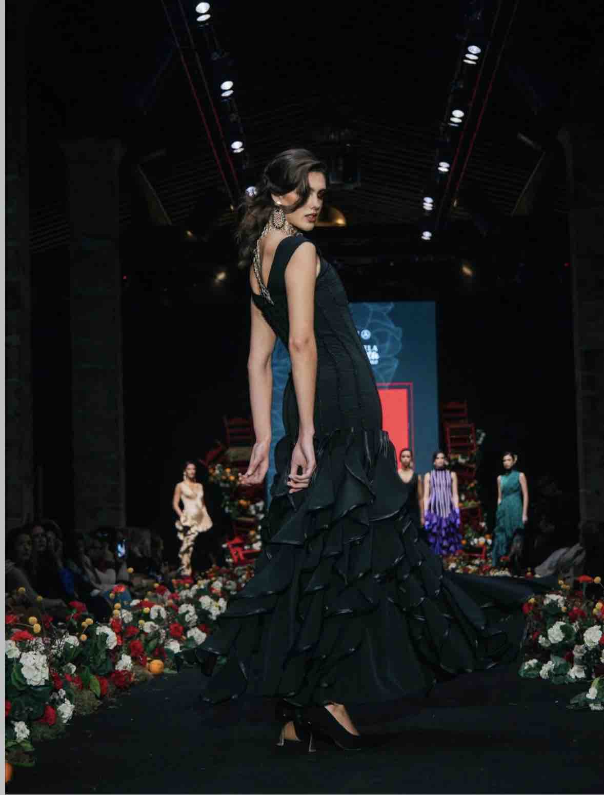 Traje de flamenca negro Alba Carmona — foto 1 de 6