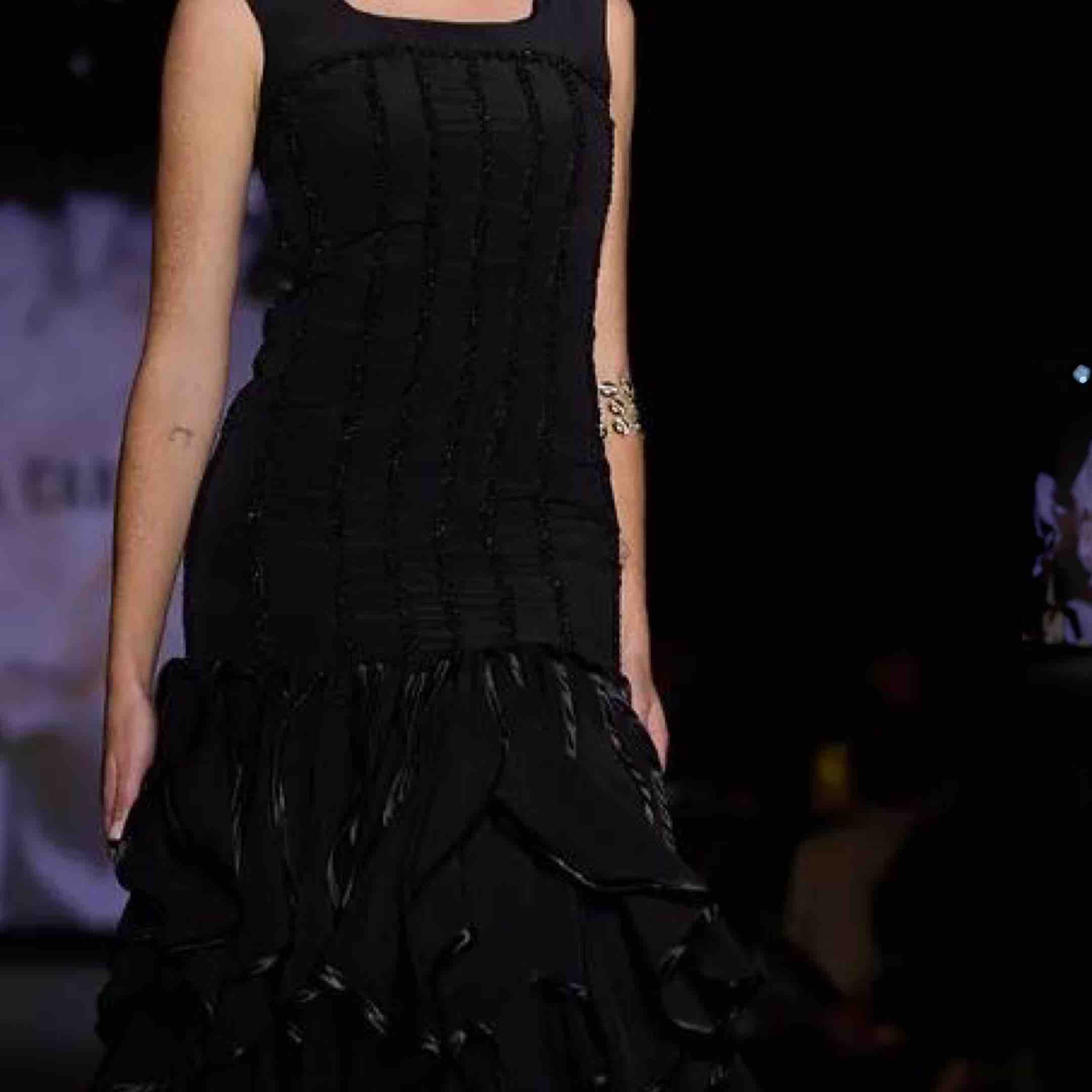 Traje de flamenca negro Alba Carmona — foto 2 de 6