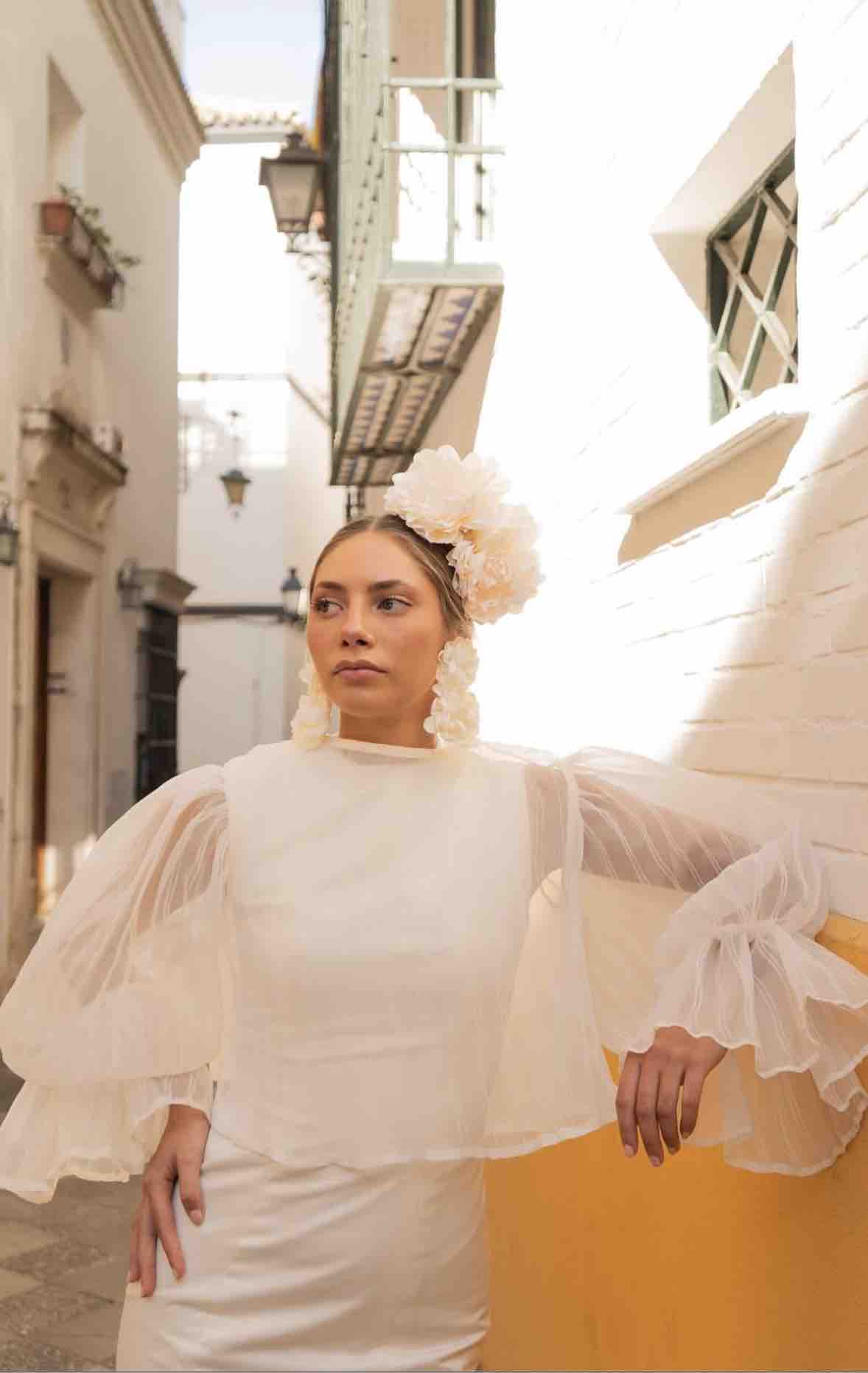 Traje de flamenca blanco roto Alba Carmona — foto 2 de 2