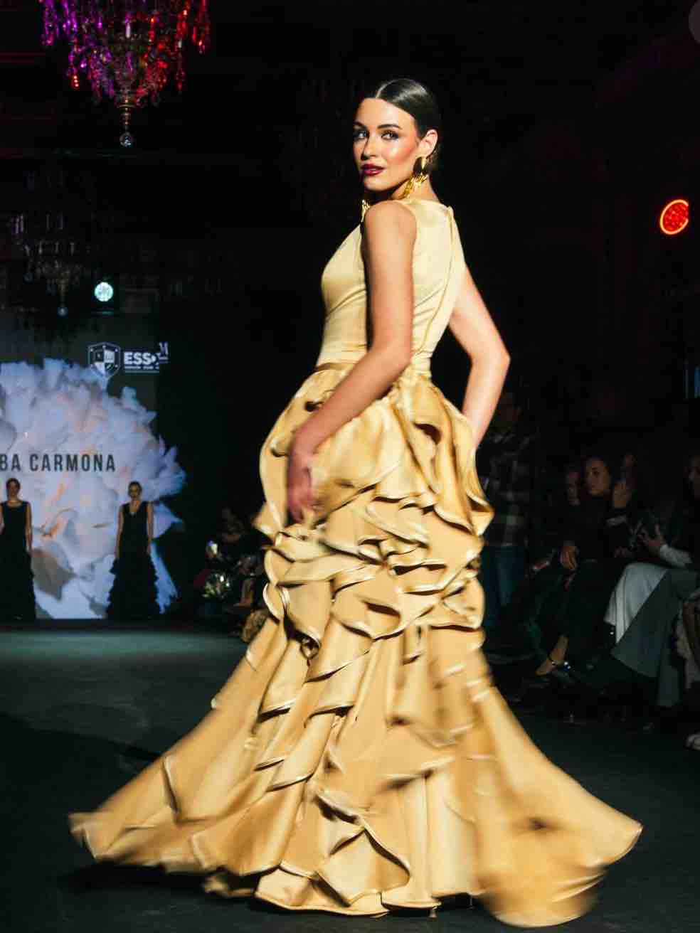 Vestido de flamenca e invitada Alba Carmona — foto 1 de 3
