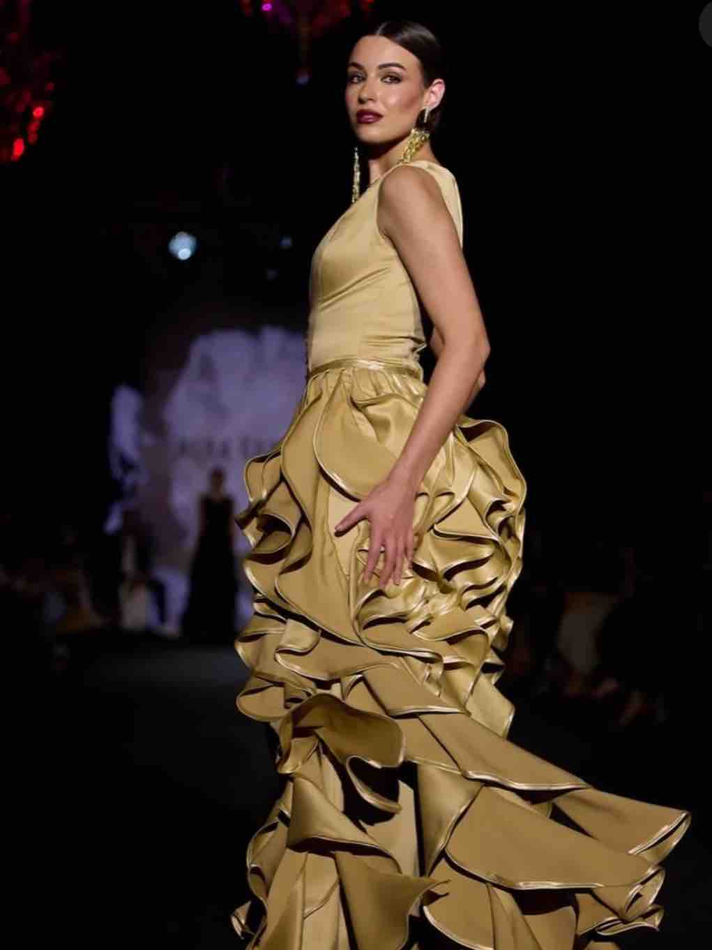 Vestido de flamenca e invitada Alba Carmona — foto 2 de 3