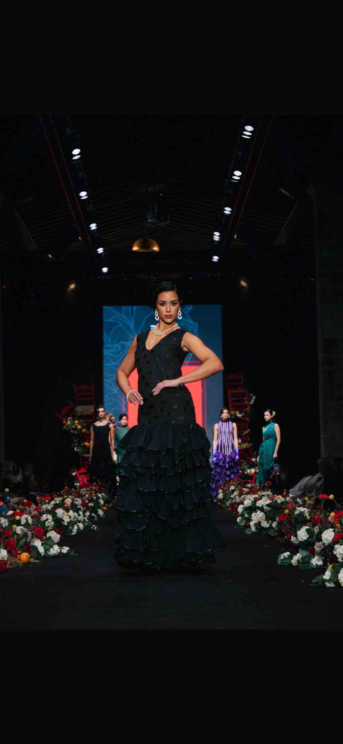 Traje de flamenca negro Alba Carmona — foto 1 de 2