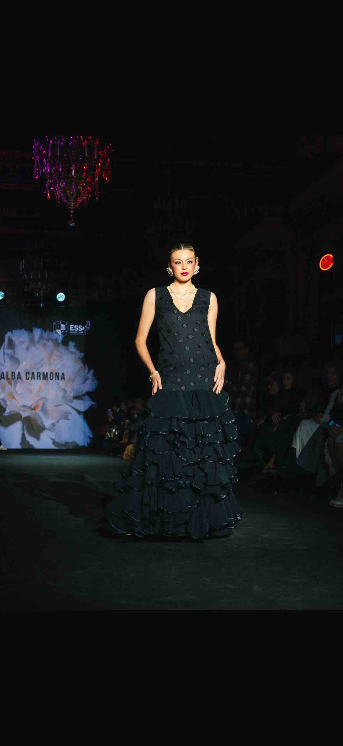 Traje de flamenca negro Alba Carmona — foto 2 de 2