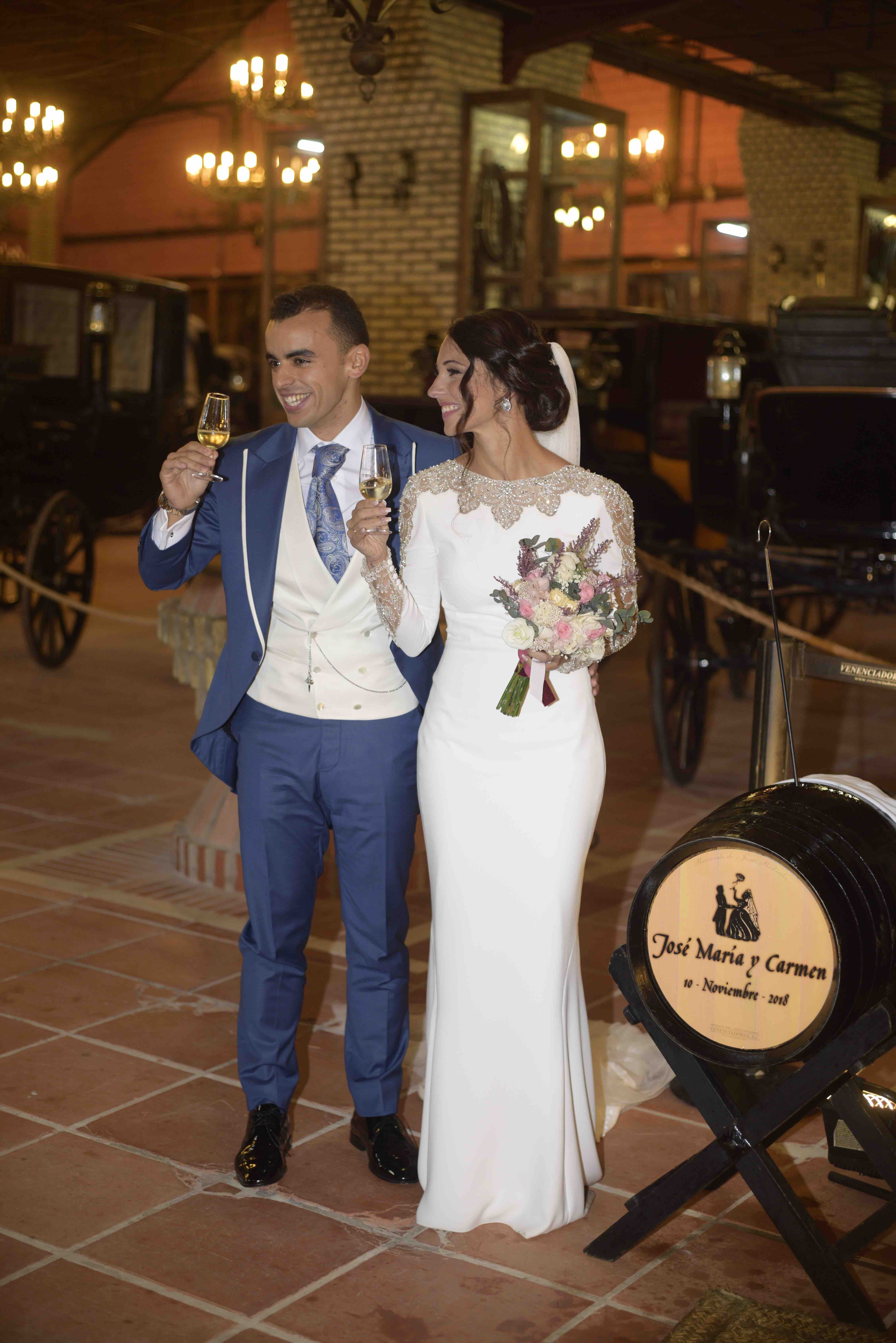 Vestido Pronovias blanco, talla S, en alquiler — foto 1 de 4