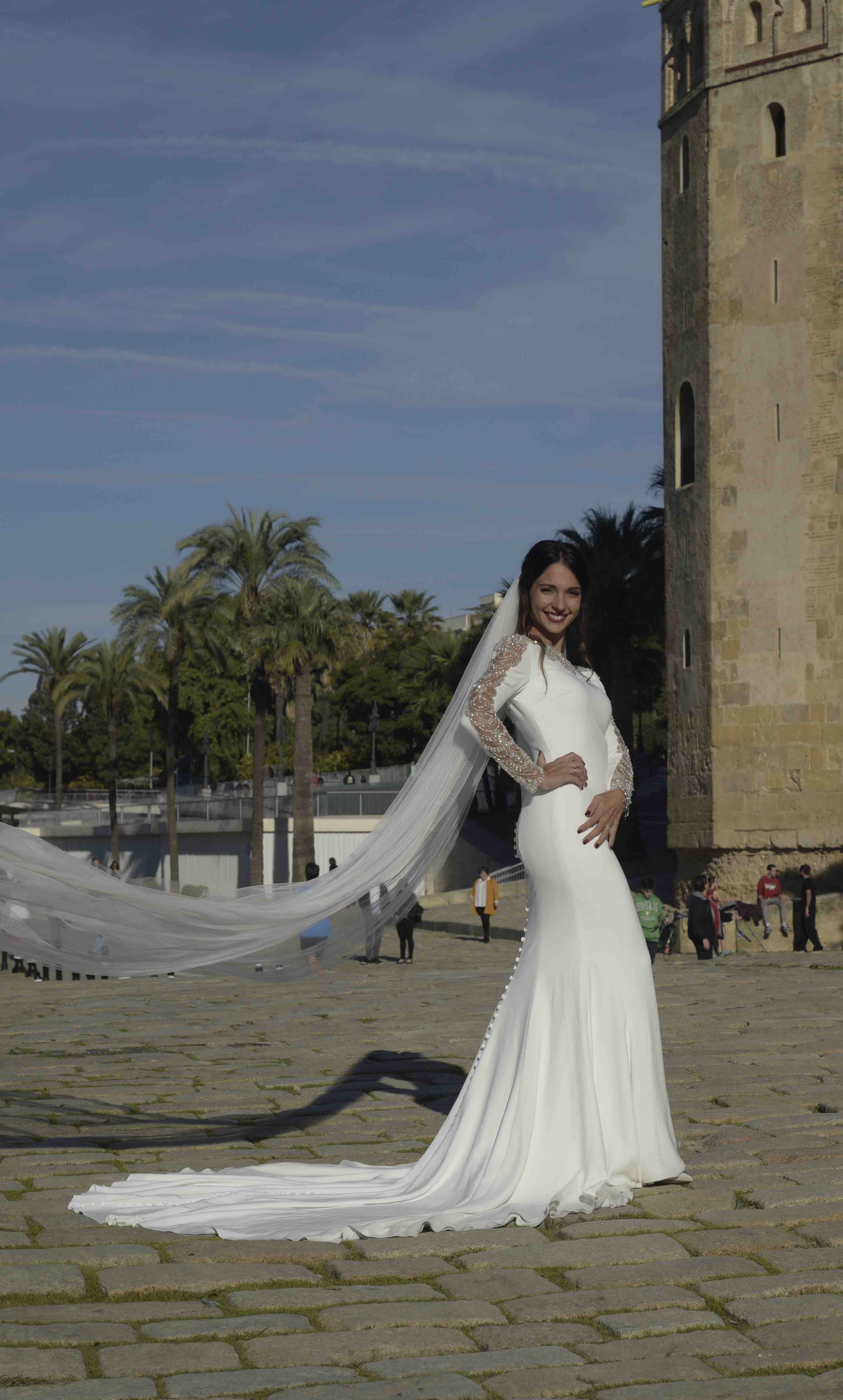 Vestido Pronovias blanco, talla S, en alquiler — foto 3 de 4