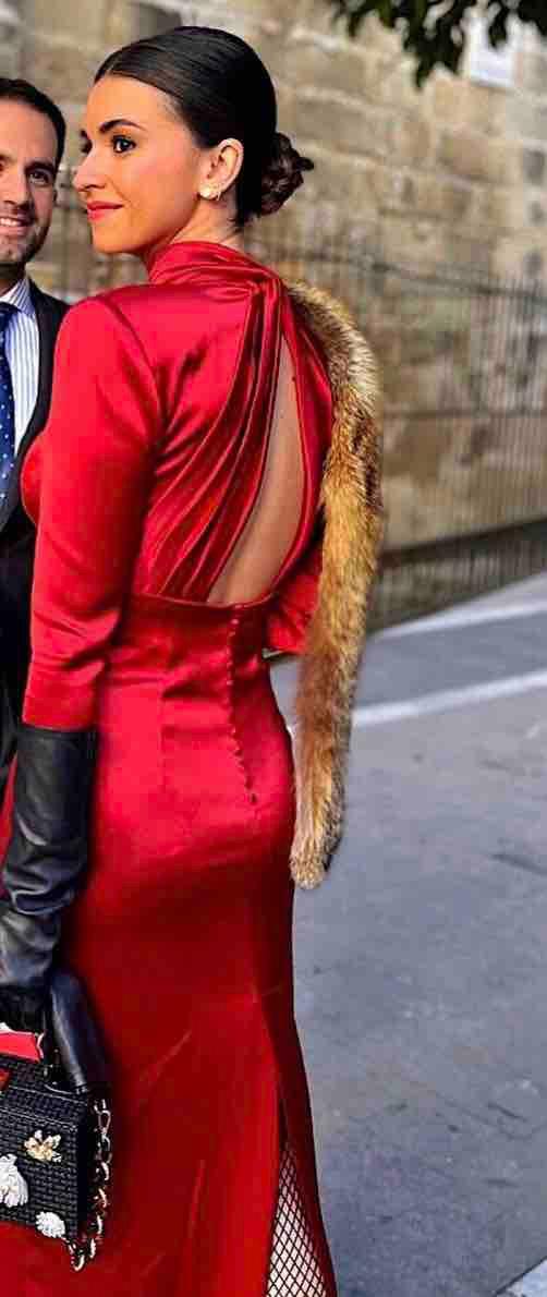 Vestido invitada satén rojo — foto 1 de 4