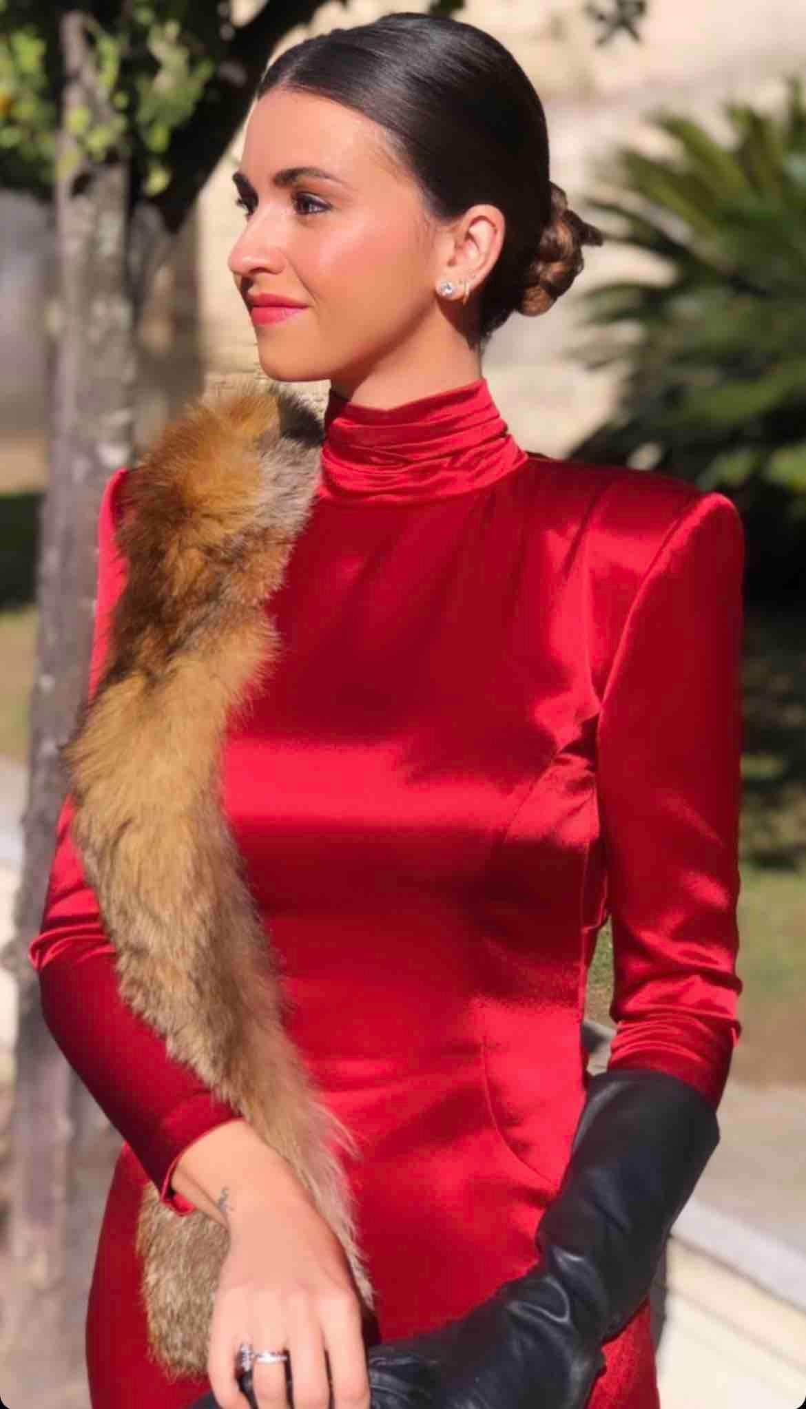 Vestido invitada satén rojo — foto 3 de 4