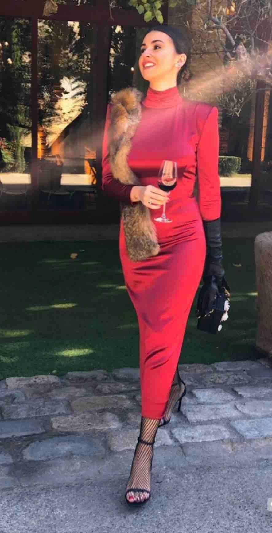 Vestido invitada satén rojo — foto 4 de 4