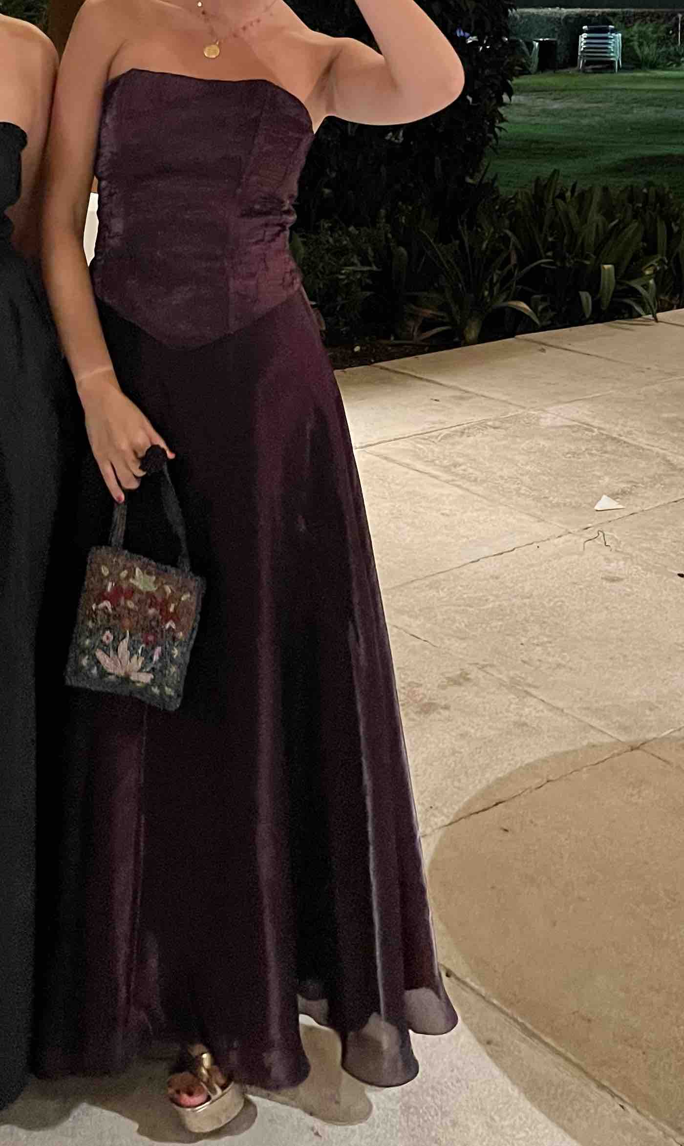 Conjunto top y falda invitada — foto 2 de 5
