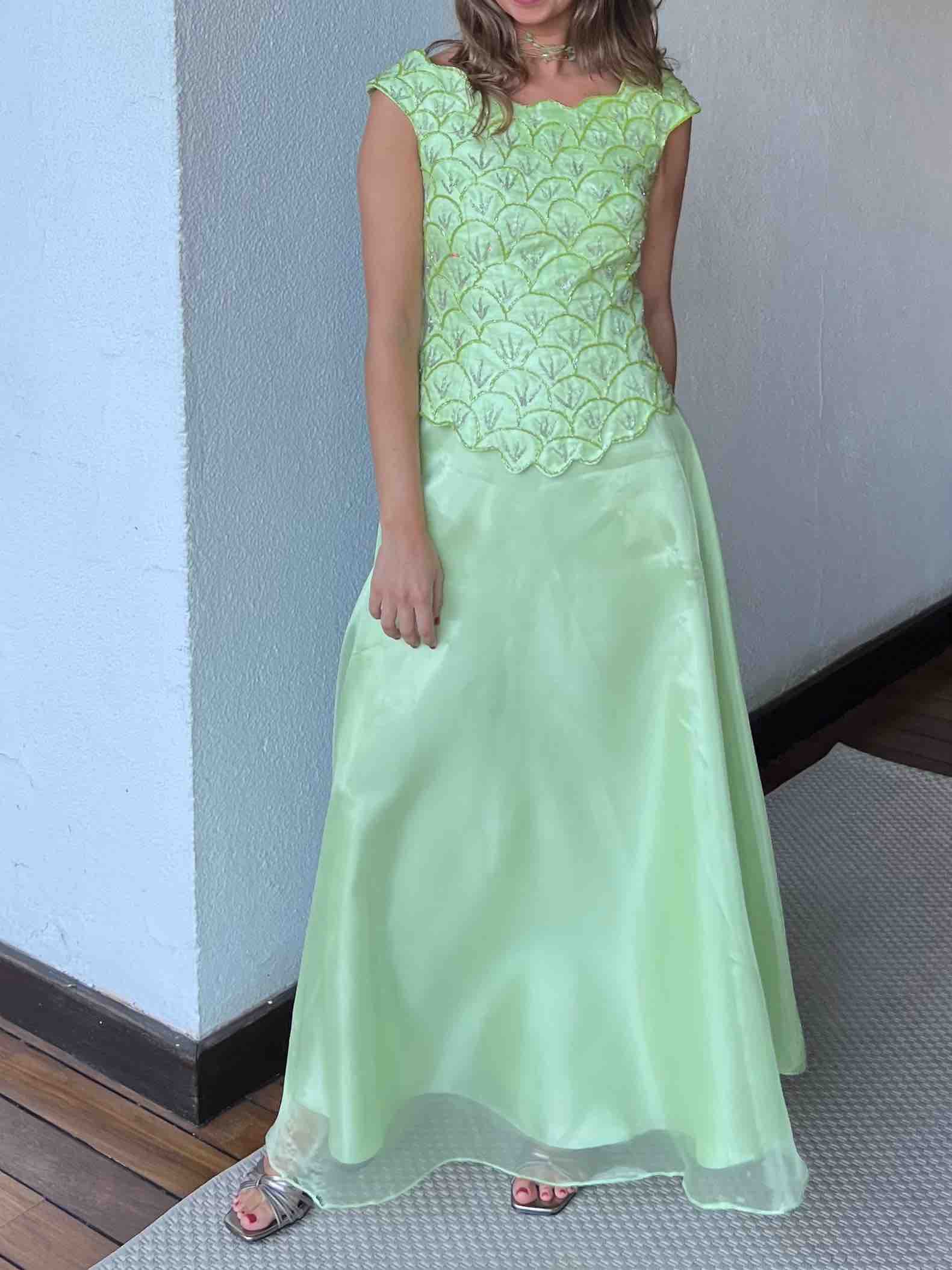 Conjunto invitada pedrería verde — foto 3 de 4