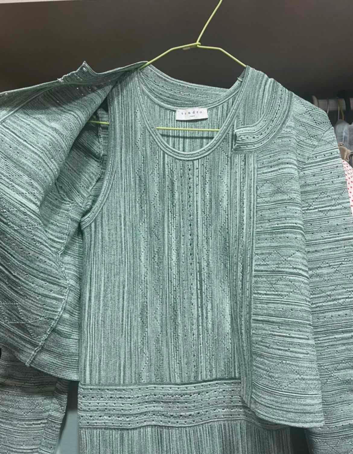 Vestido y chaqueta de Sandro — foto 2 de 2