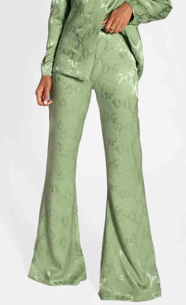 Traje marca the-are The Are — foto 6 de 6
