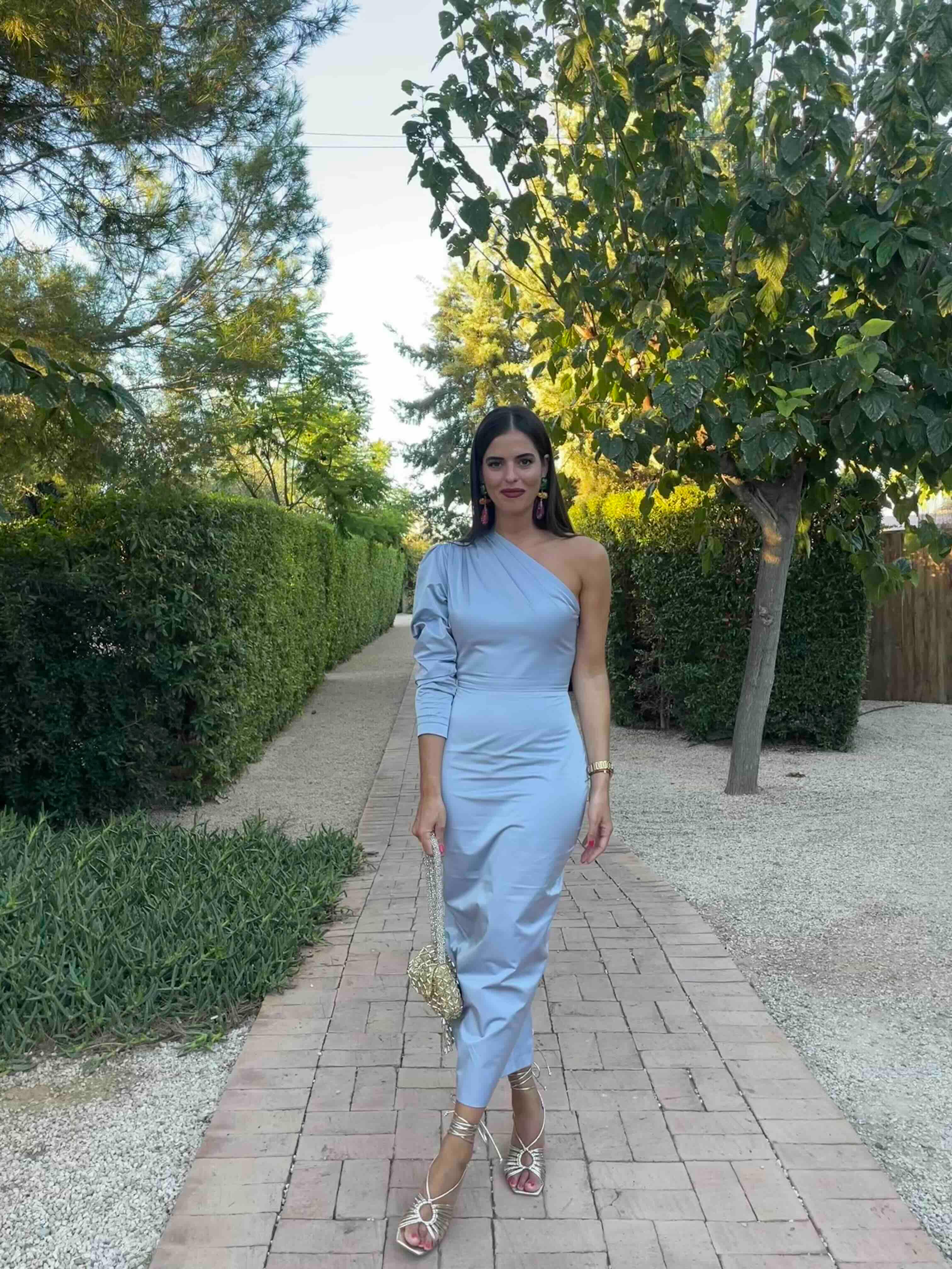 Vestido invitada asimétrico Atelier particular — foto 1 de 4