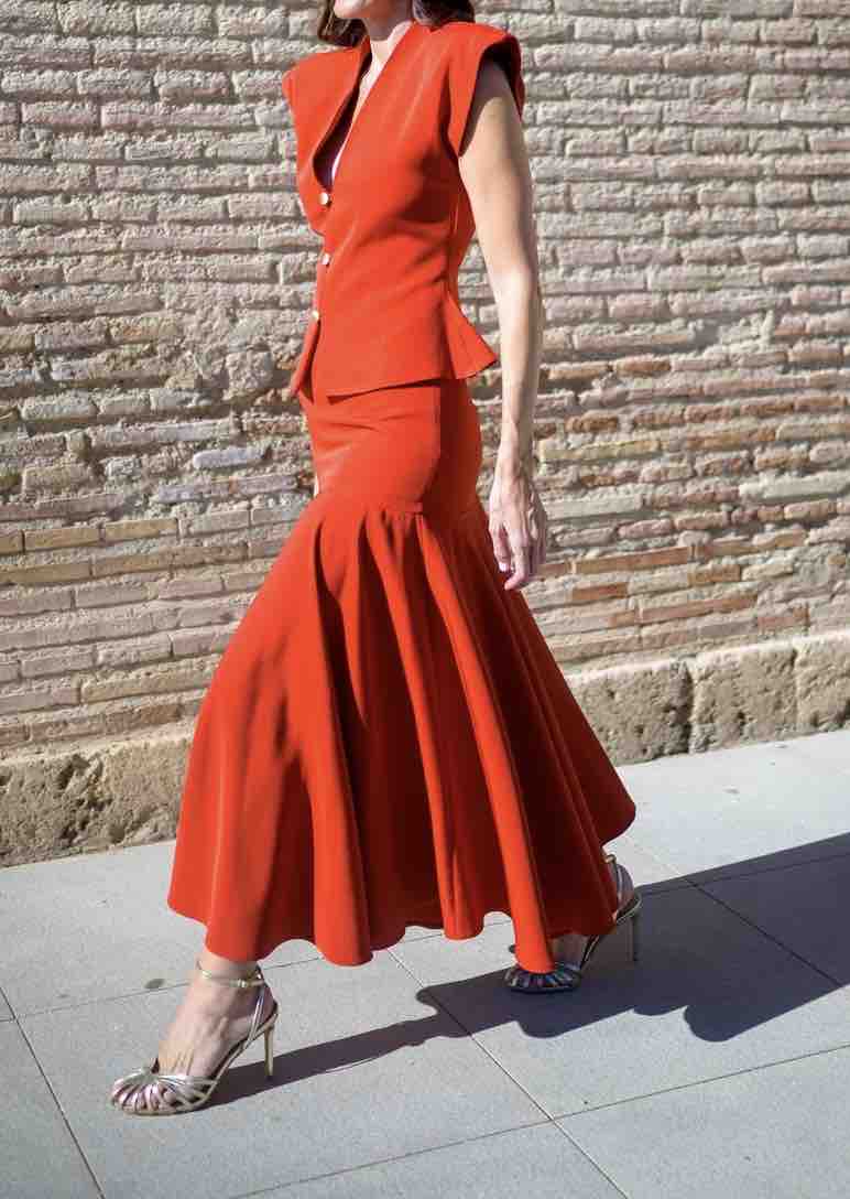 Traje invitada Aryentto — foto 2 de 5