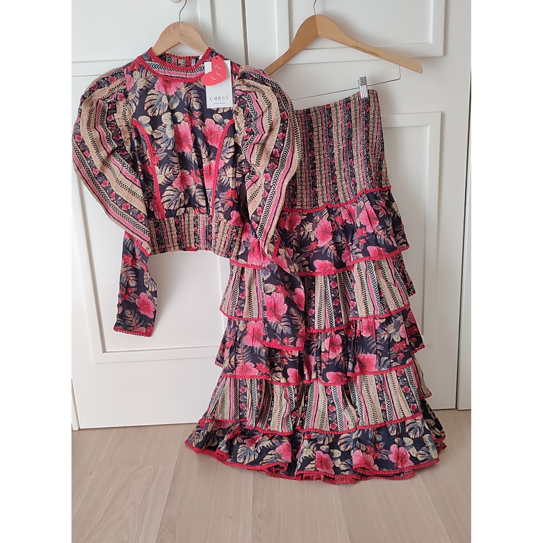conjunto top y falda Coosy — foto 3 de 6